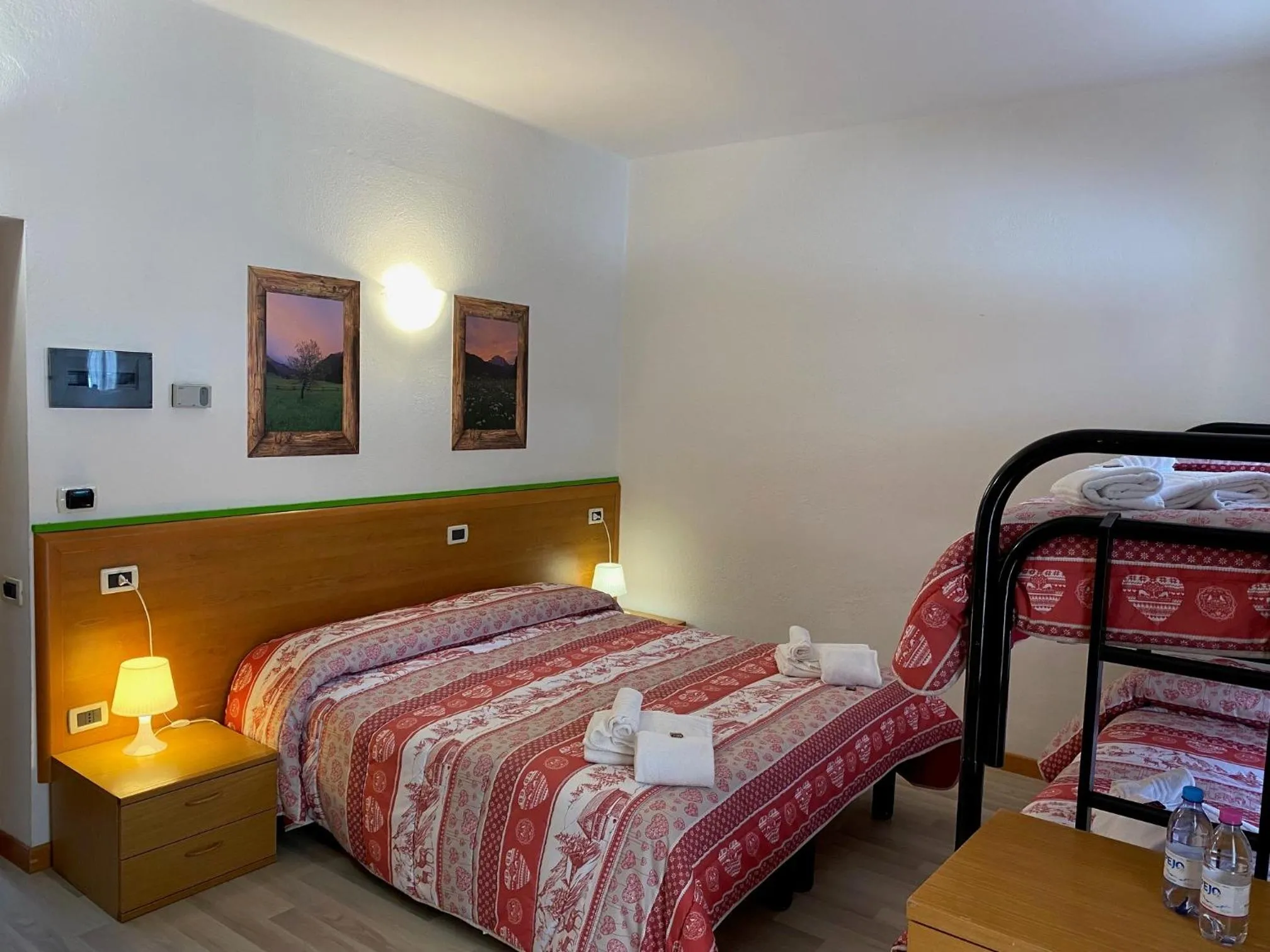 Bathroom, Bed in Soggiorno Dolomiti