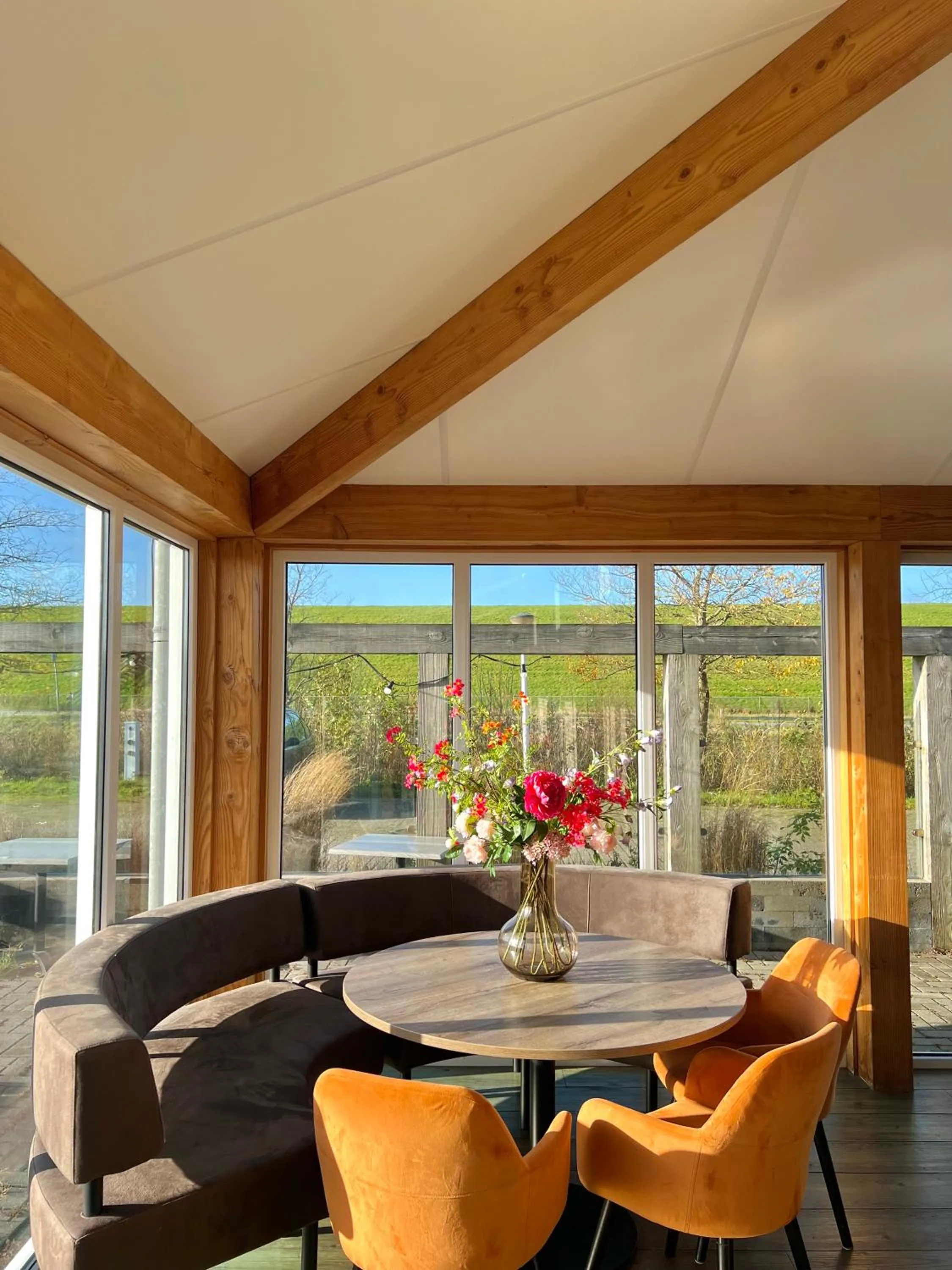 Dining area in Bed and Breakfast De Zeehoeve