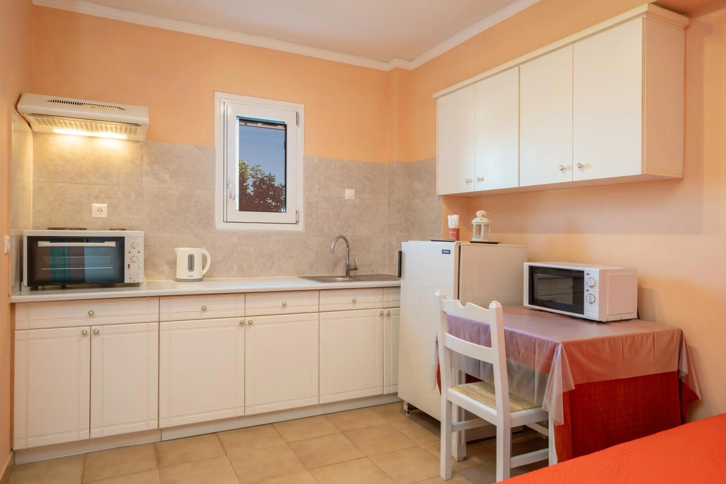 microwave in Stella Hotel Apartments