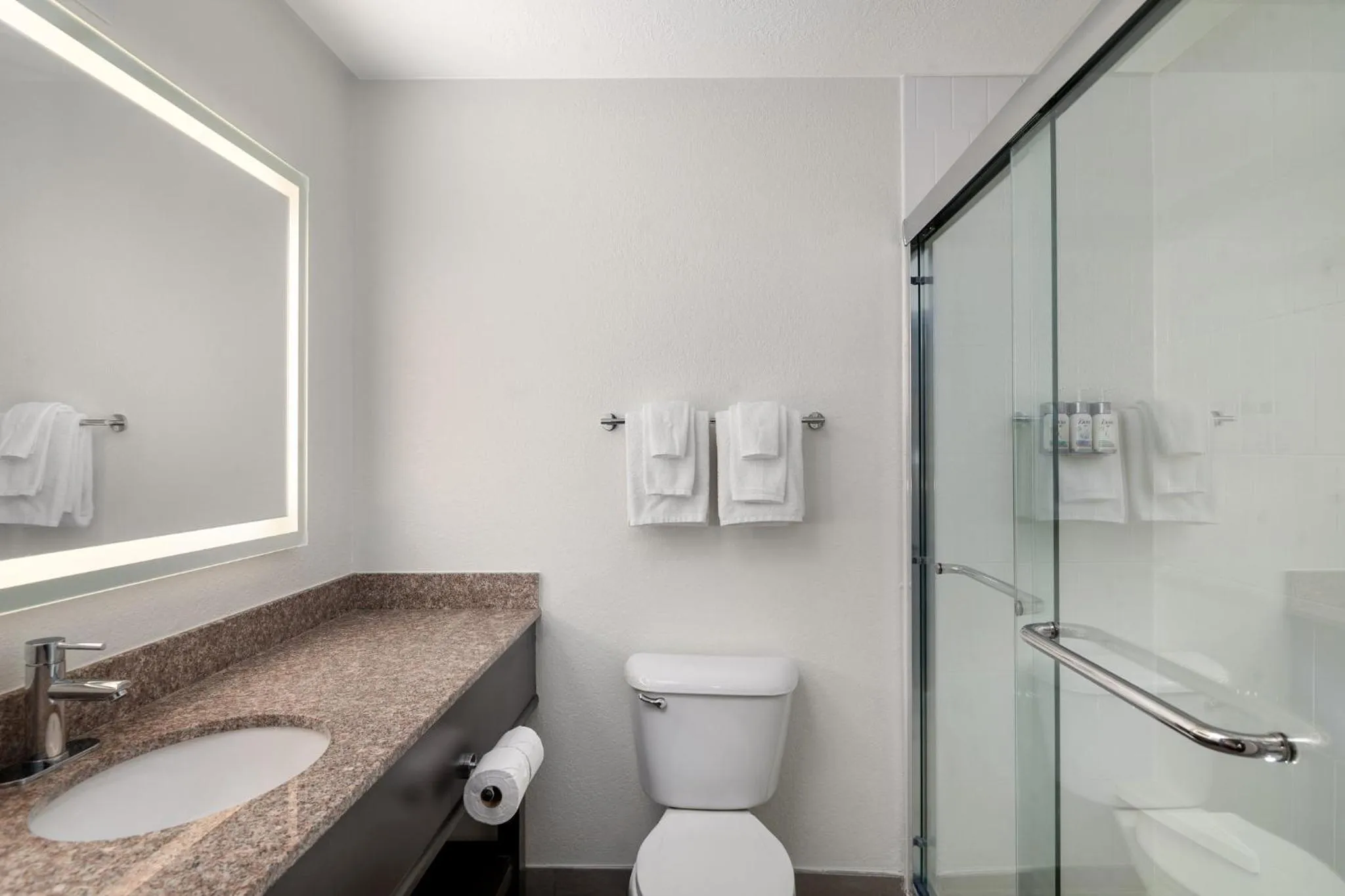 Photo of the whole room in Garner Hotel Paducah West