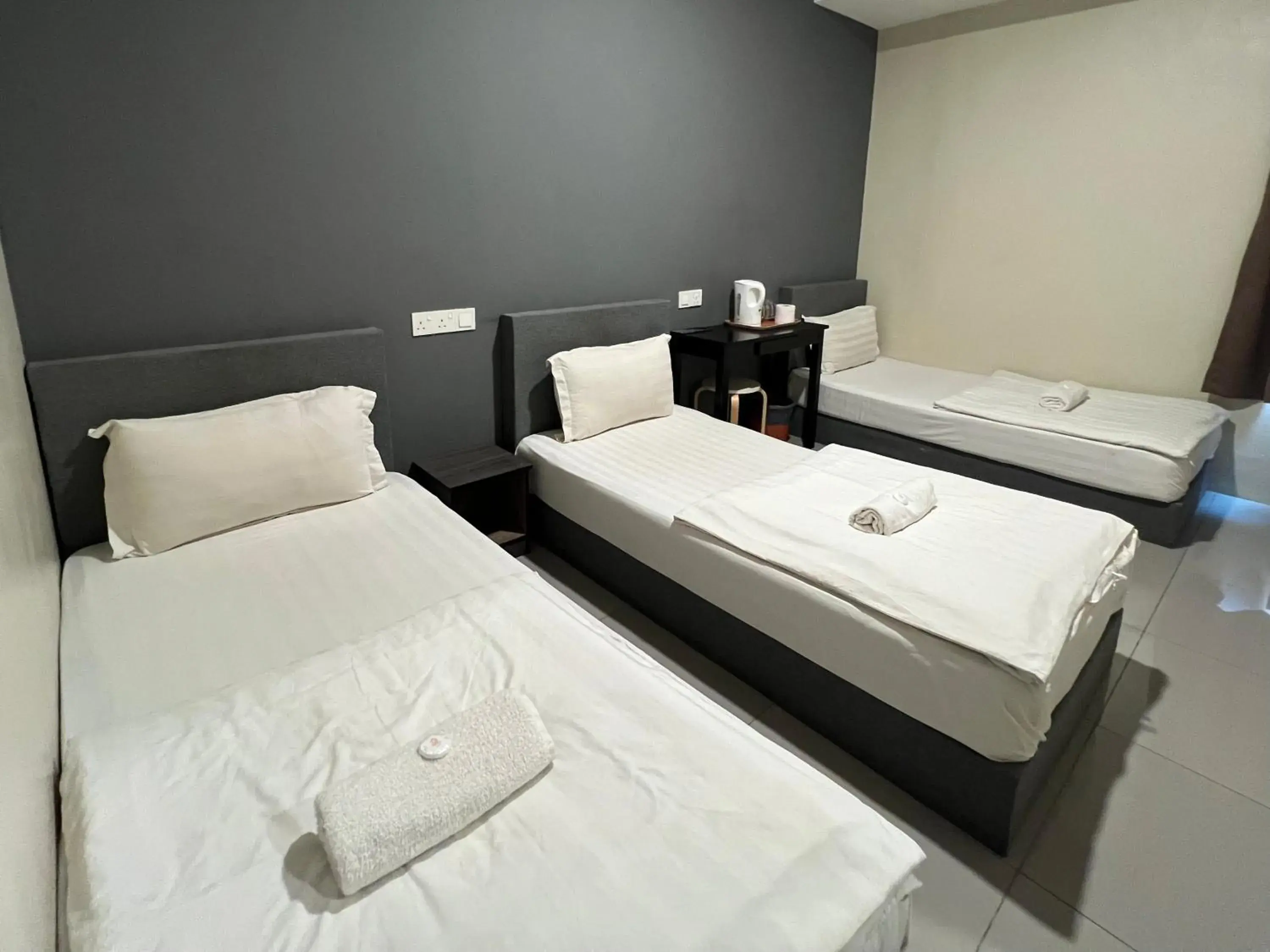 Comfort Triple Room with Shower in Gebeng Industrial Park Budget Hotel Comfort Triple Room with Shower in Gebeng Industrial Park Budget Hotel