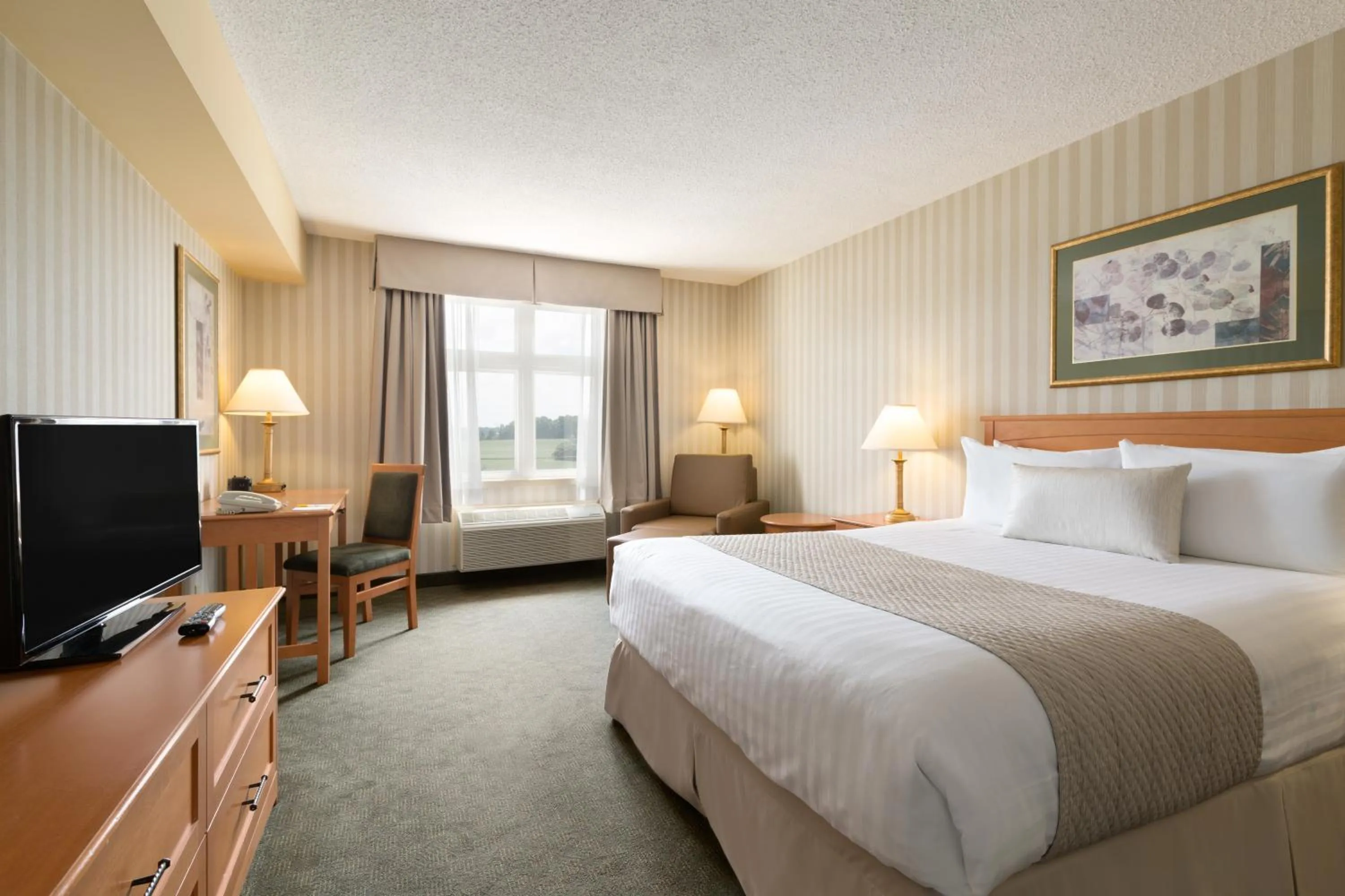 Bedroom, Bed in Days Inn by Wyndham Orillia