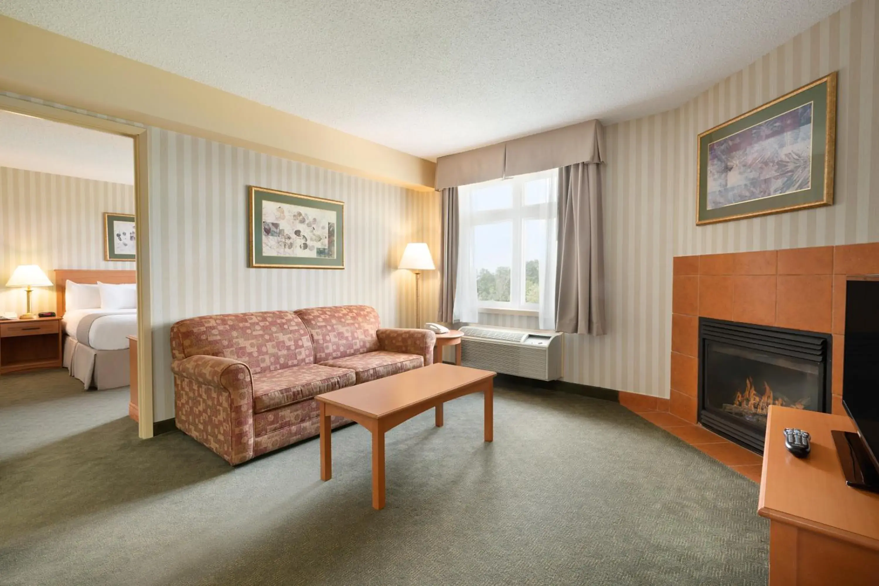 King Suite with Sofa - Non-Smoking in Days Inn by Wyndham Orillia King Suite with Sofa - Non-Smoking in Days Inn by Wyndham Orillia