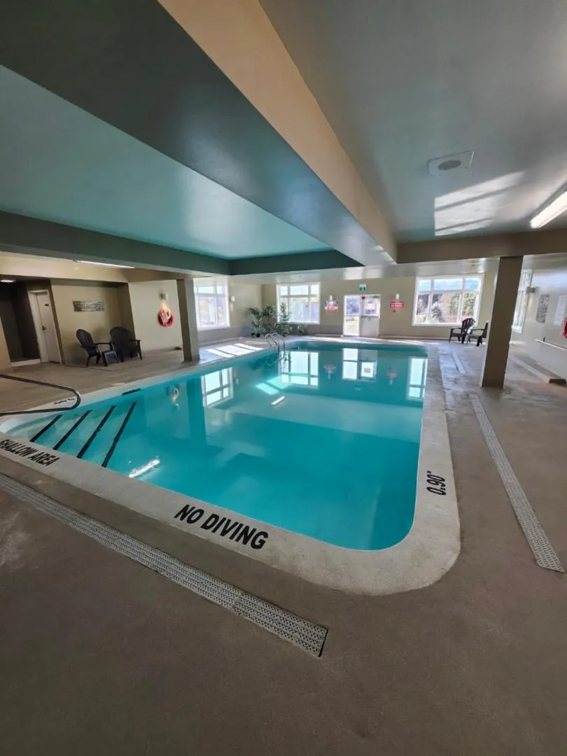 Swimming pool in Days Inn by Wyndham Orillia