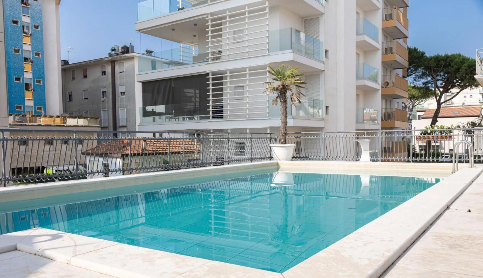 Swimming pool in Hotel Jesulum