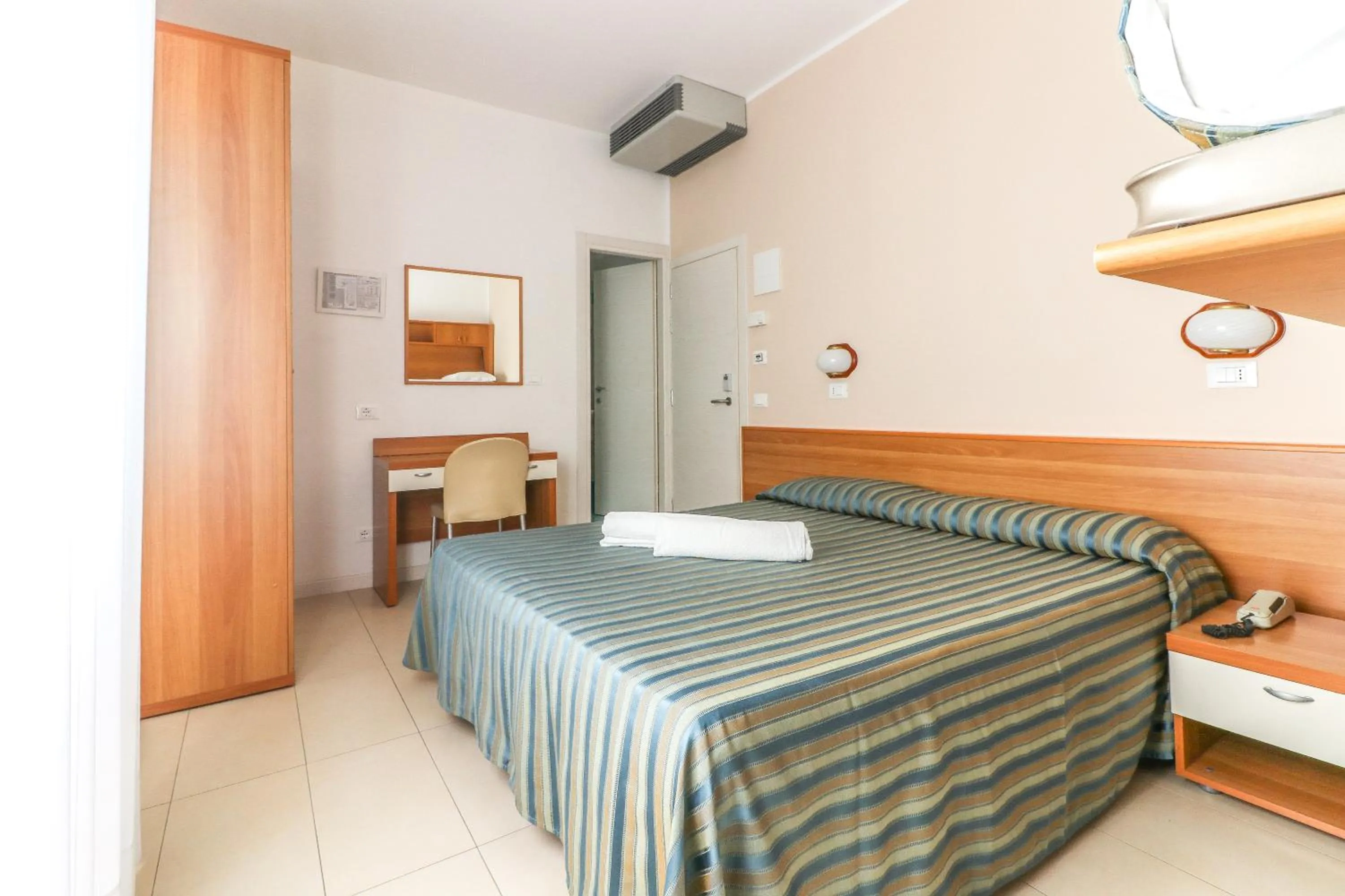 Photo of the whole room, Bed in Hotel Jesulum