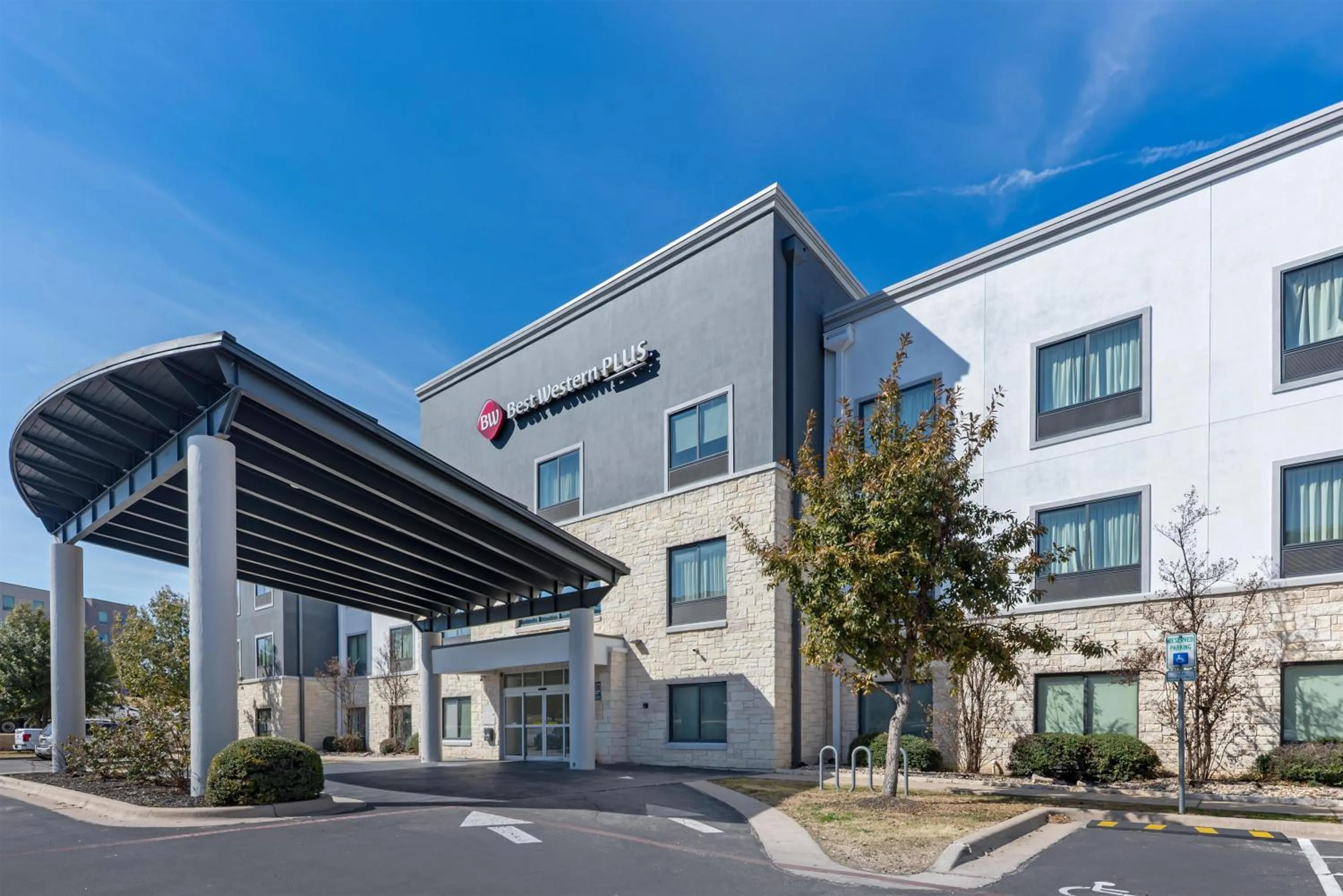 Property building in Best Western Plus Austin Airport Inn & Suites