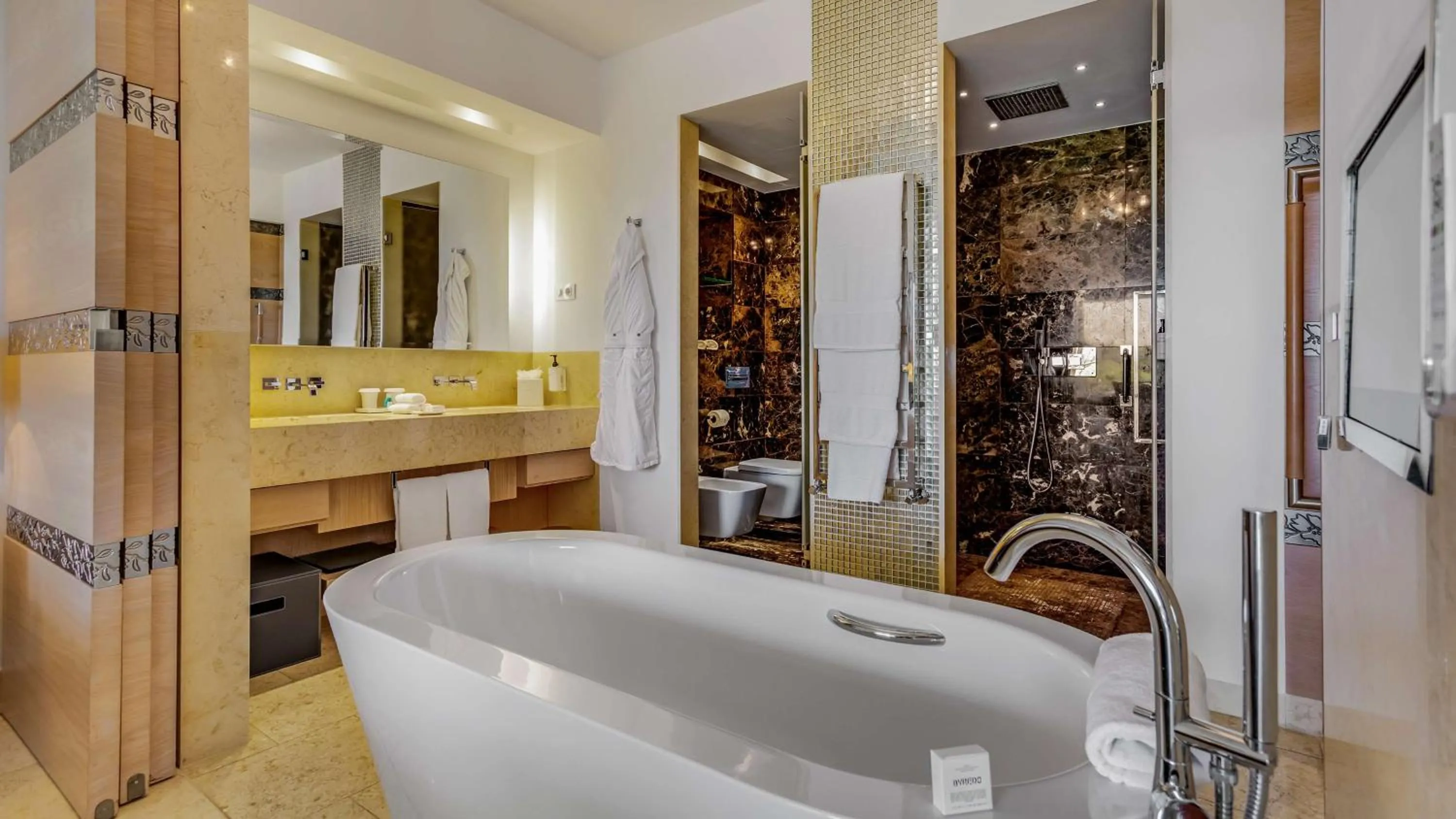 Shower in Conrad Algarve