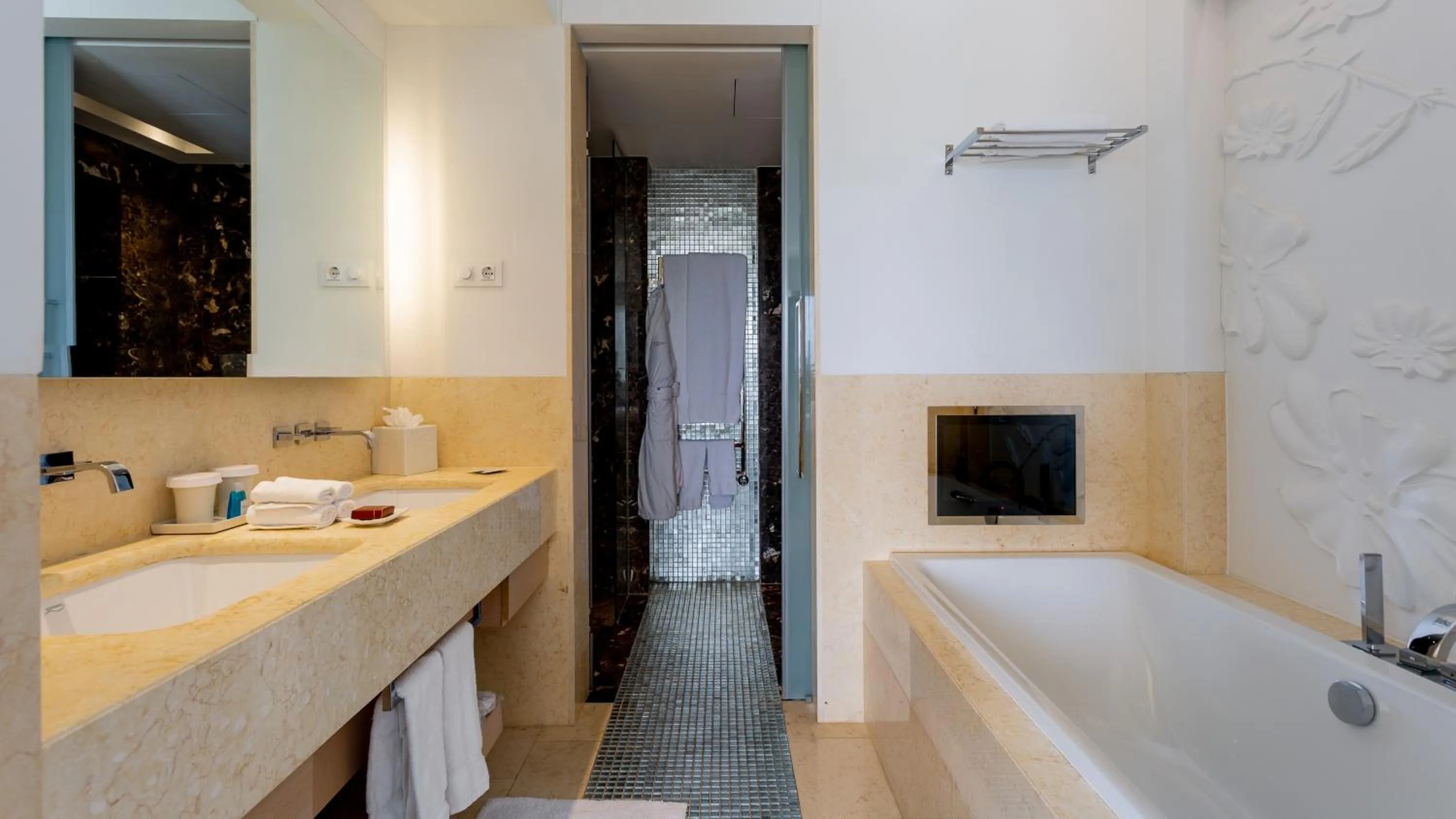 Shower in Conrad Algarve