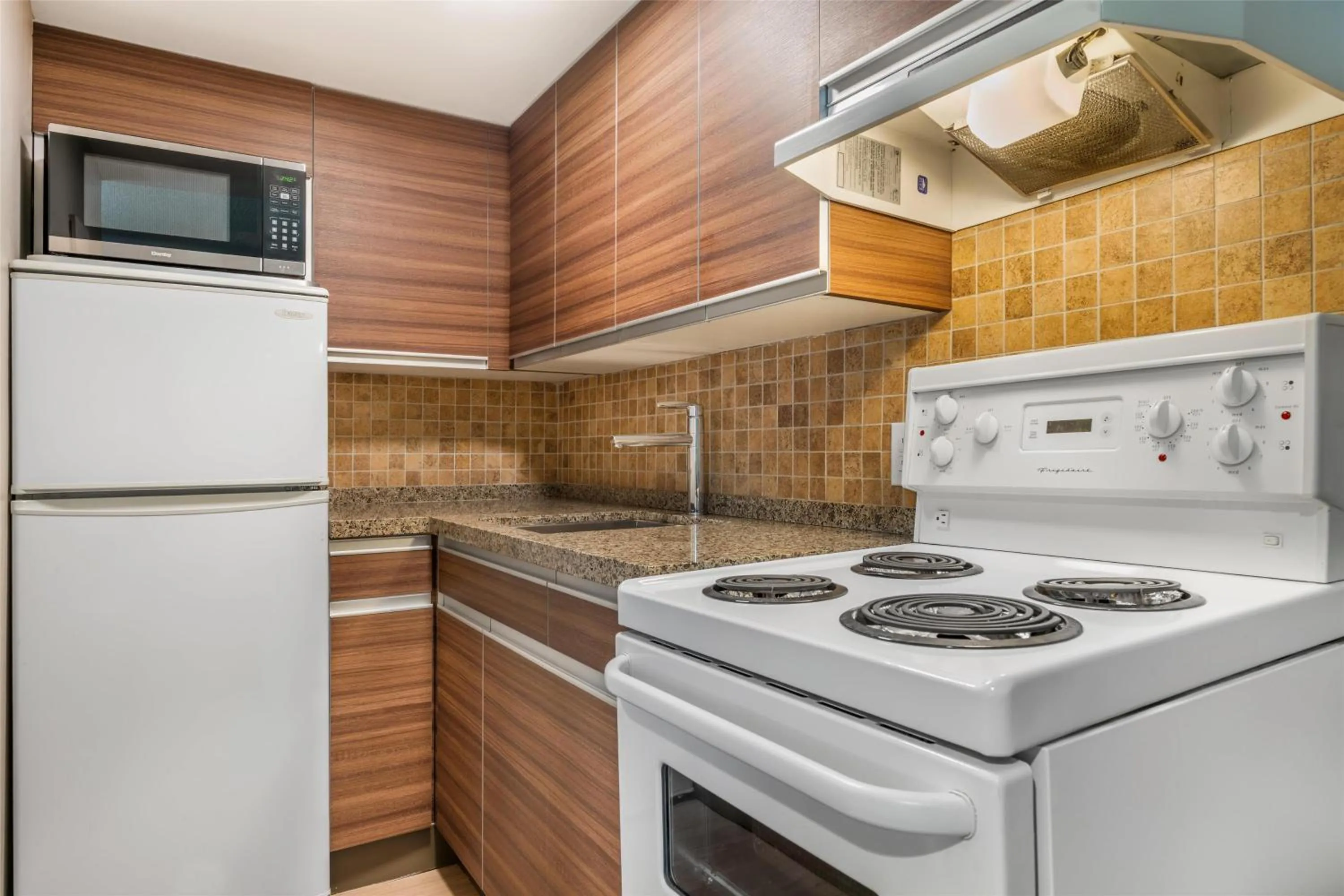 Bedroom in Best Western PLUS Burnaby Hotel