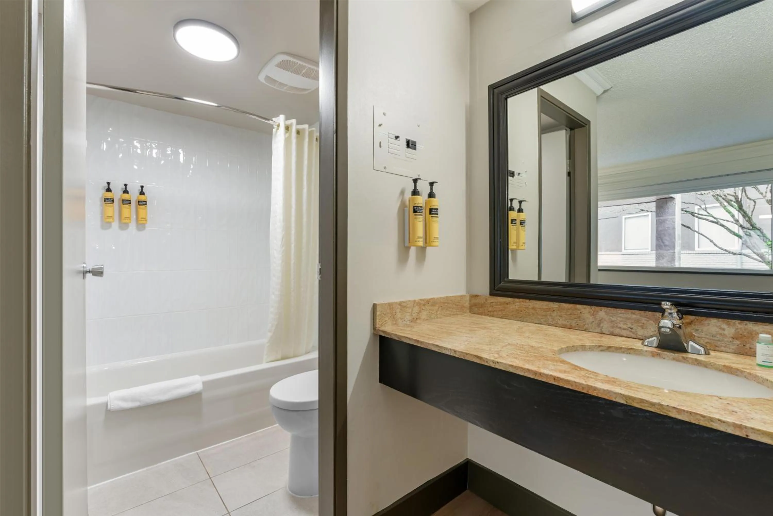 Bathroom in Best Western PLUS Burnaby Hotel