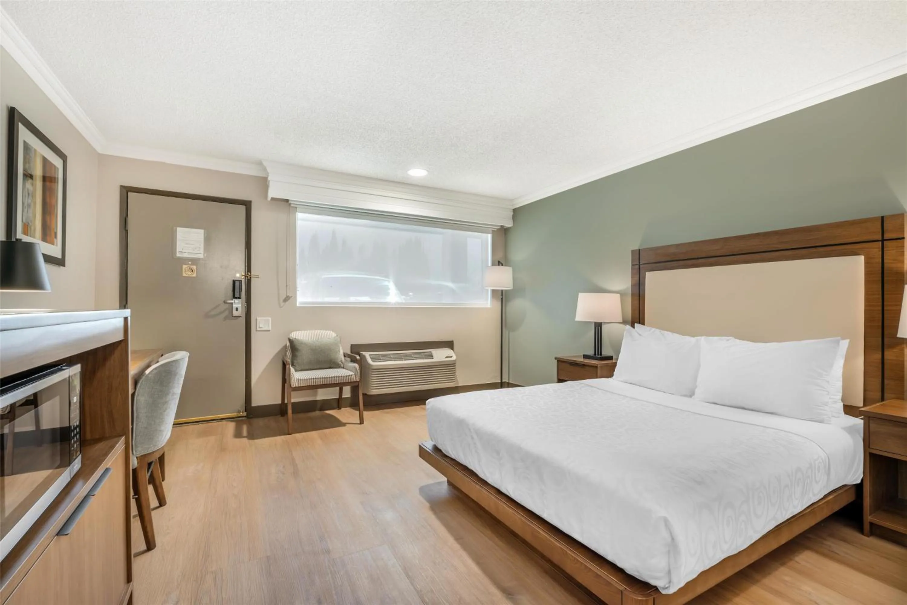 Bedroom, Bed in Best Western PLUS Burnaby Hotel