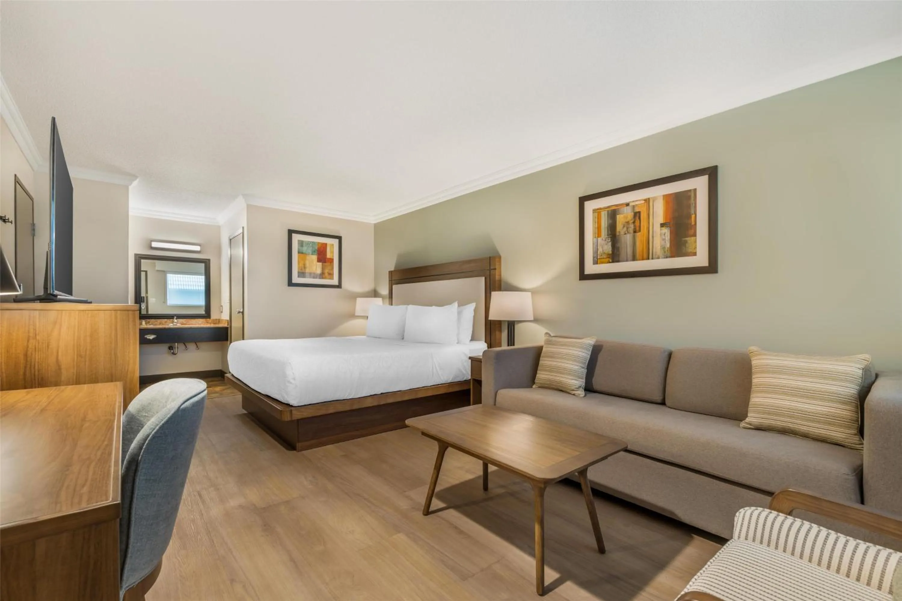 Bedroom, Bed in Best Western PLUS Burnaby Hotel