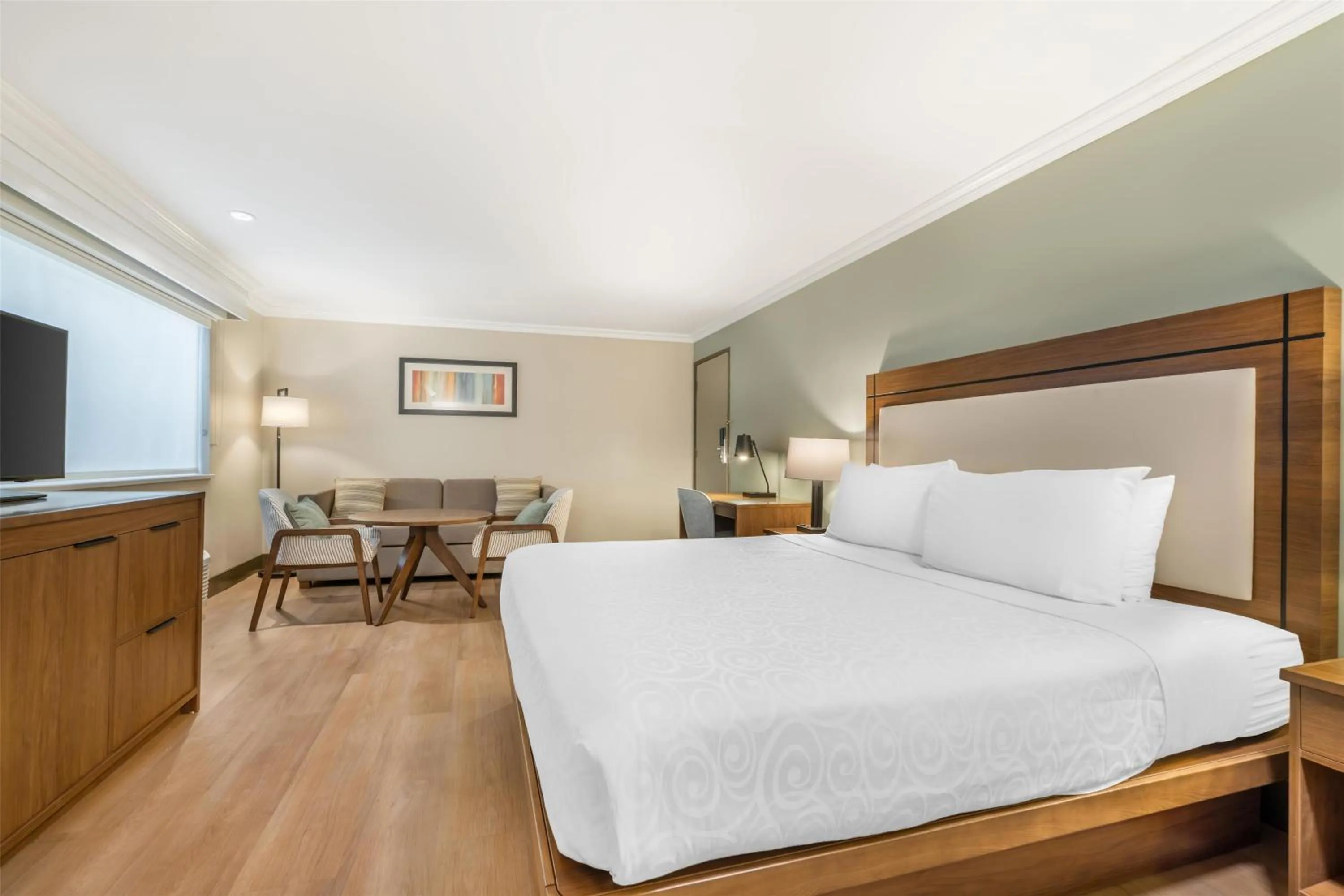 Bedroom, Bed in Best Western PLUS Burnaby Hotel