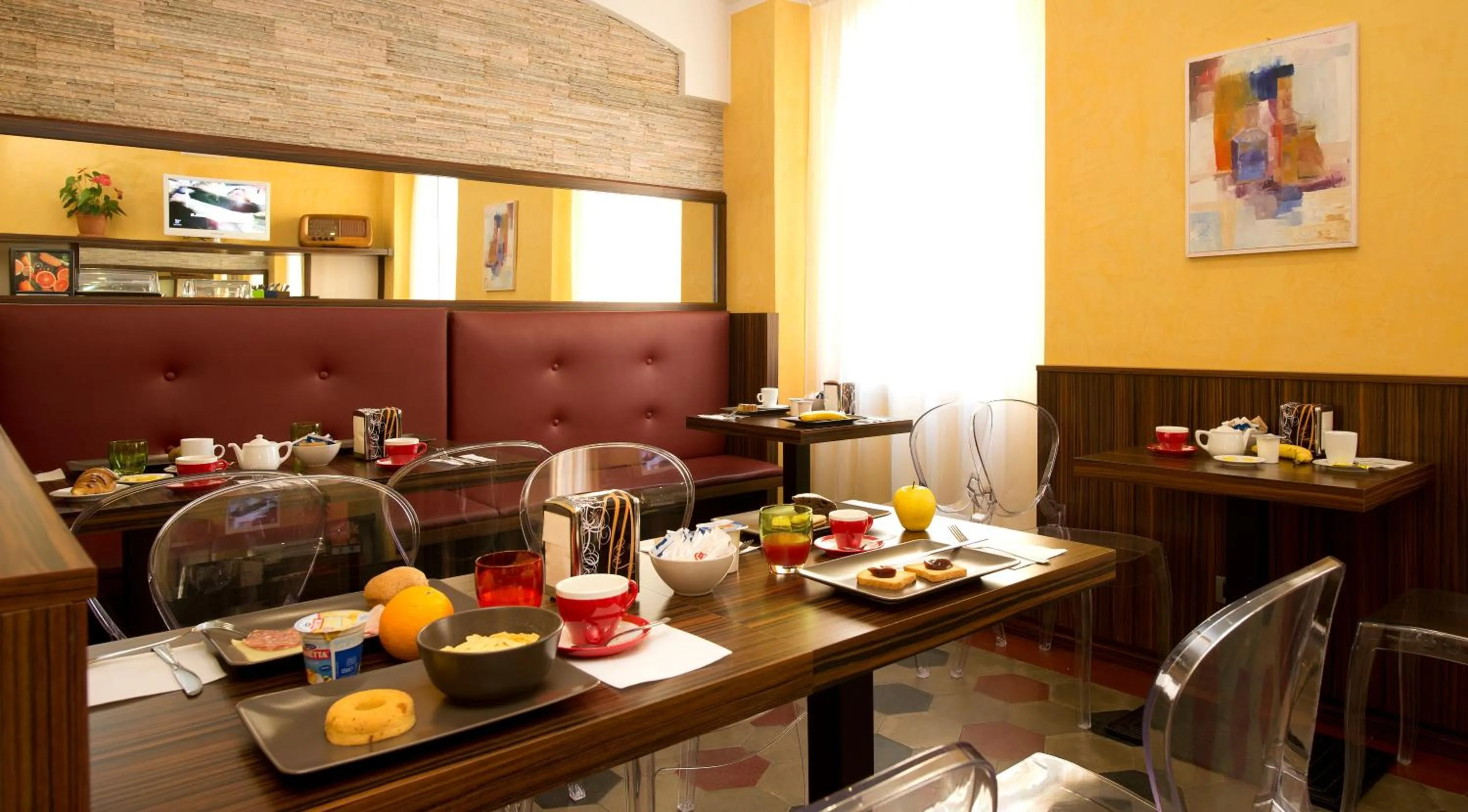 Restaurant/places to eat in Hotel Panizza