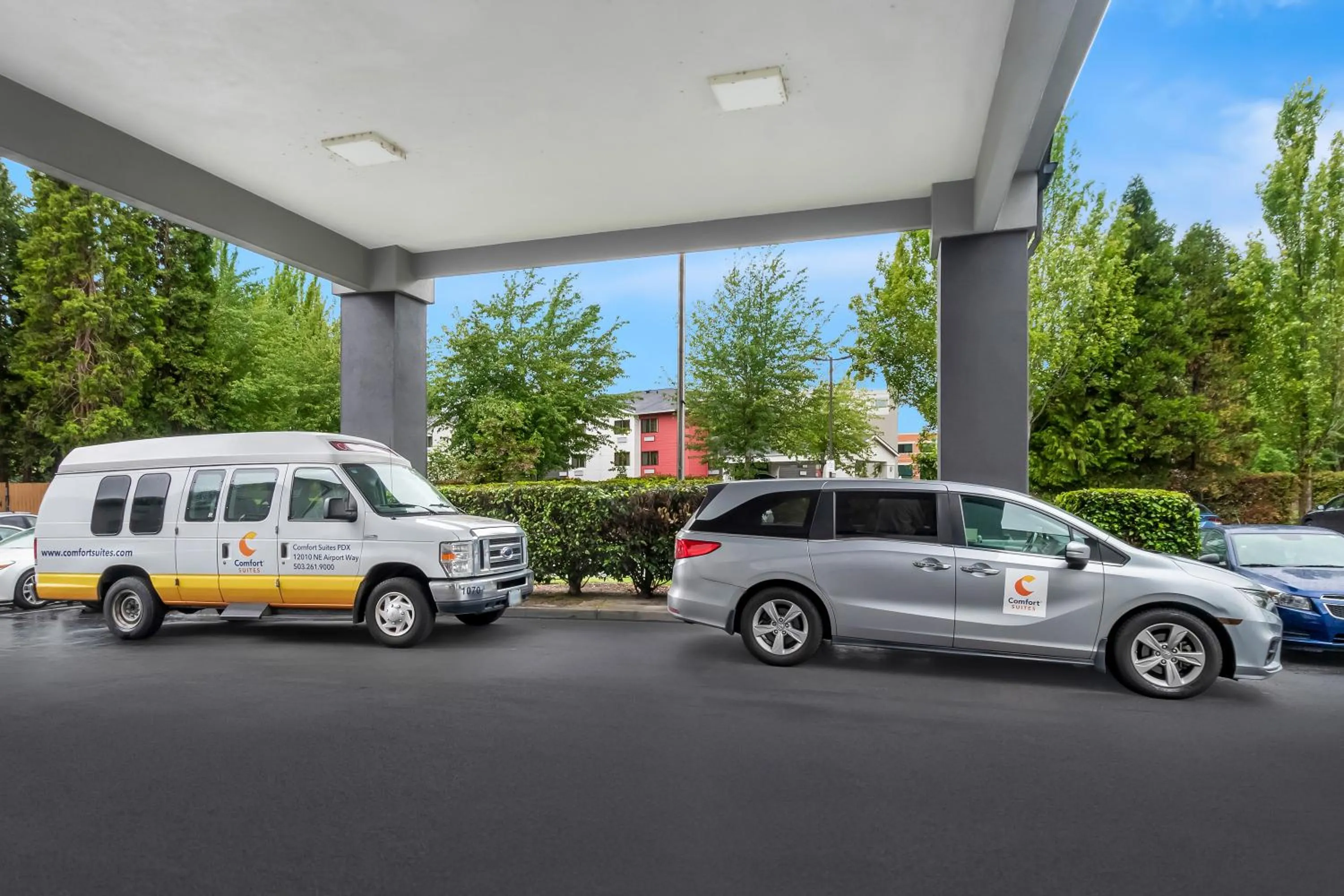 Parking in Comfort Suites Portland Airport