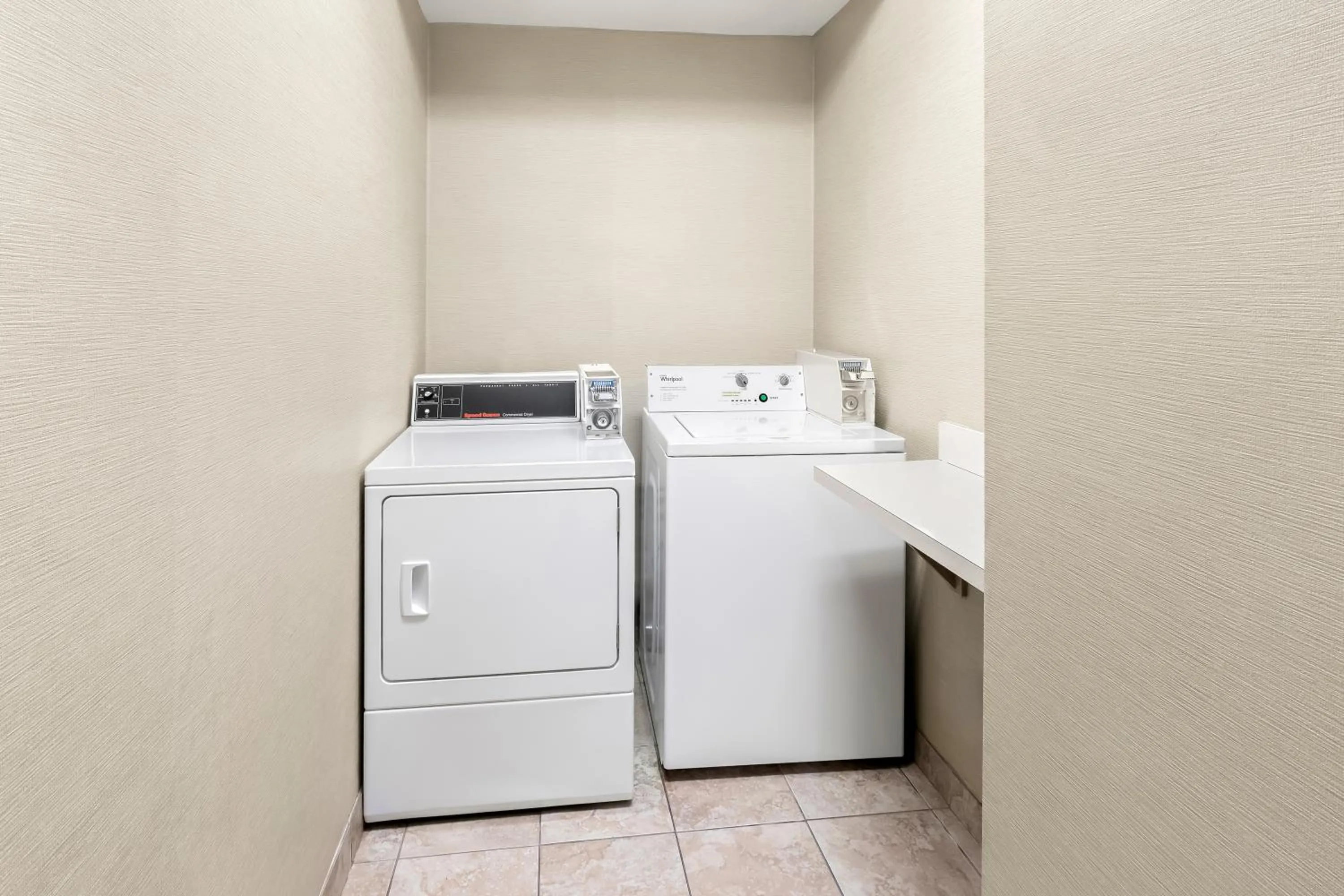 washing machine in Comfort Suites Portland Airport