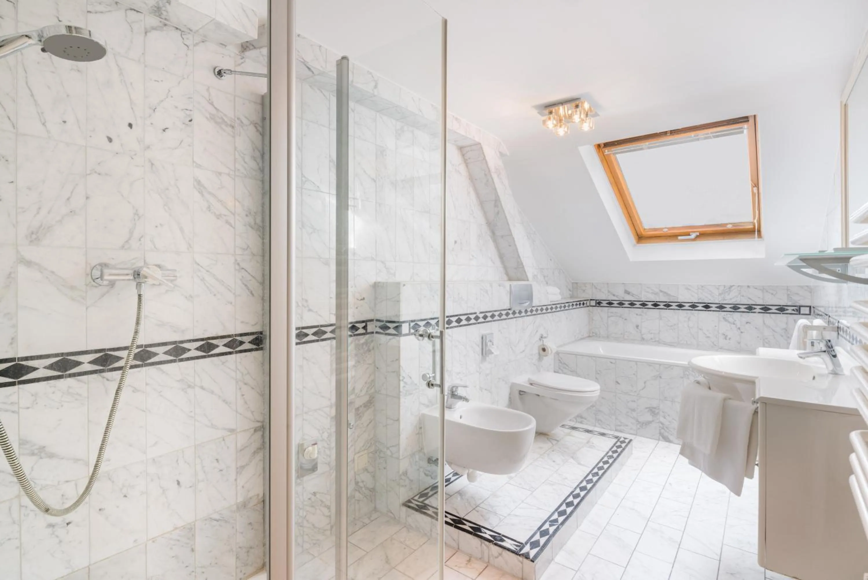 Shower in Hotel Aurora