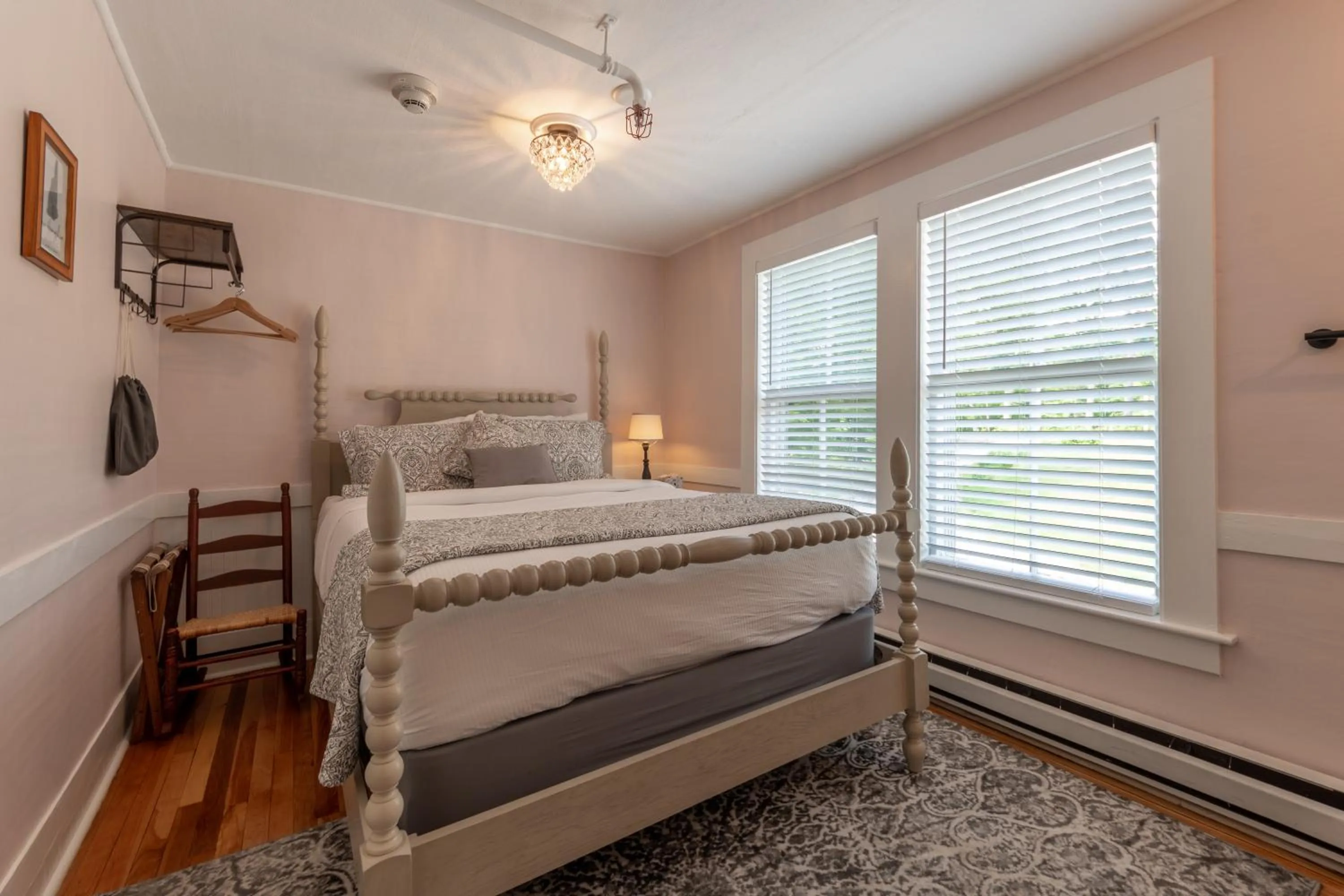 Bedroom, Bed in Cranmore Mountain Lodge Bed & Breakfast