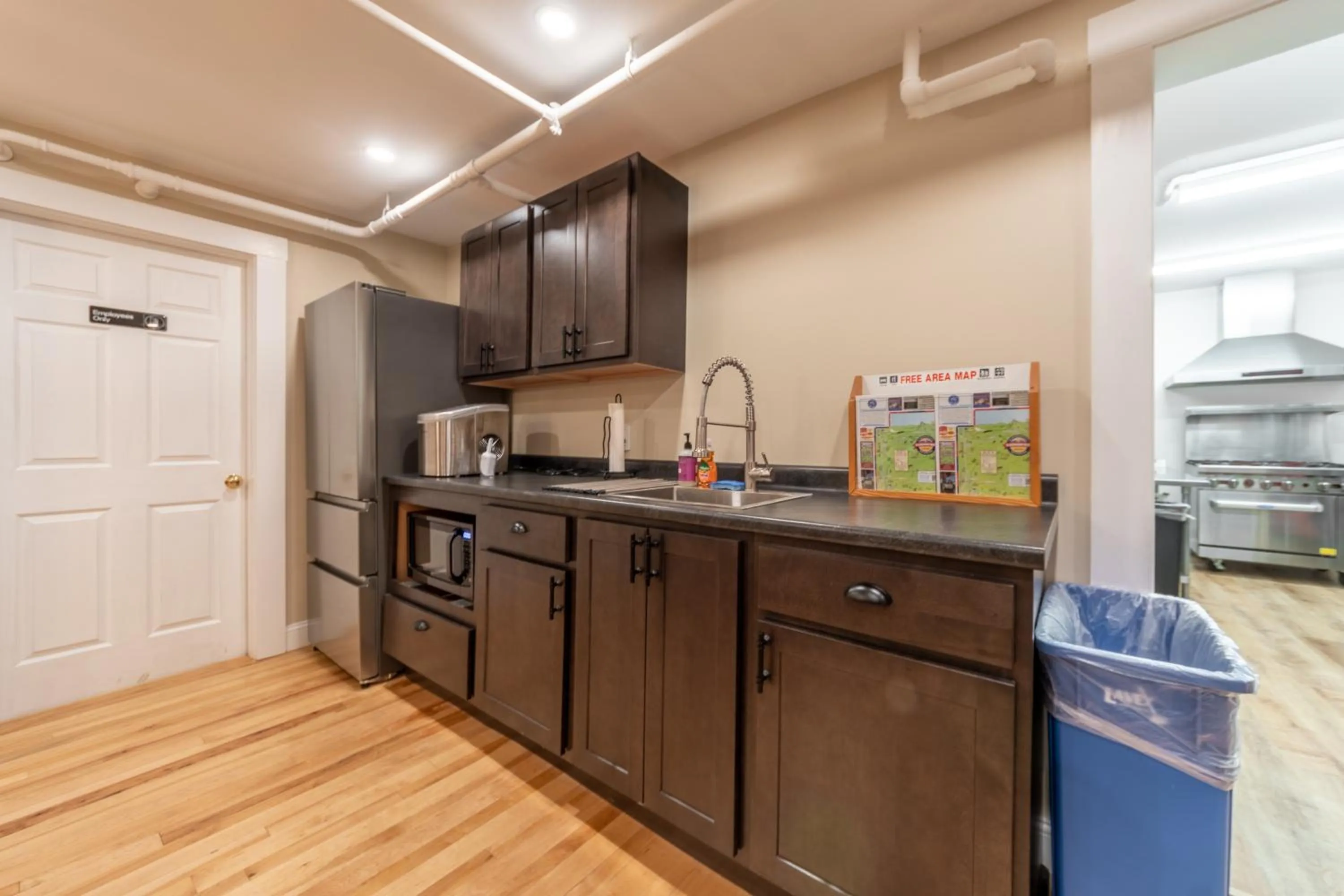 Kitchen or kitchenette in Cranmore Mountain Lodge Bed & Breakfast