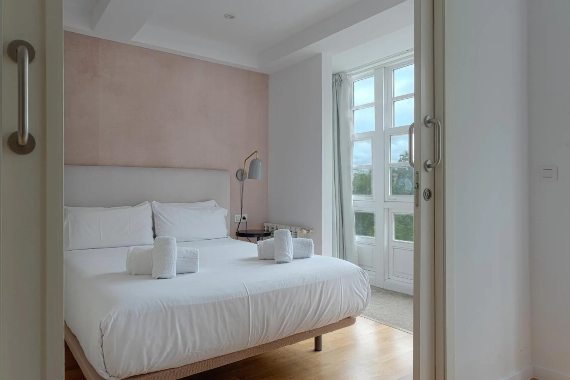 Bed in Catedral Site by Como en Casa