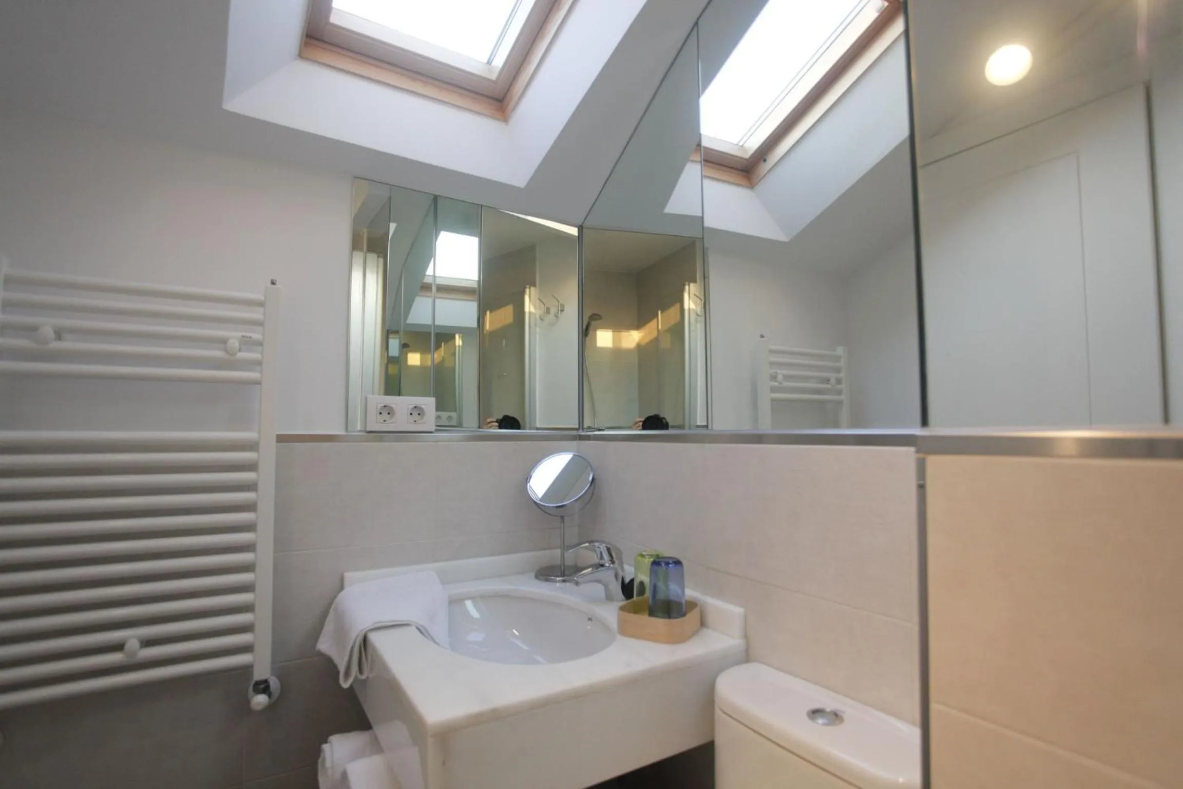 Bathroom in Catedral Site by Como en Casa