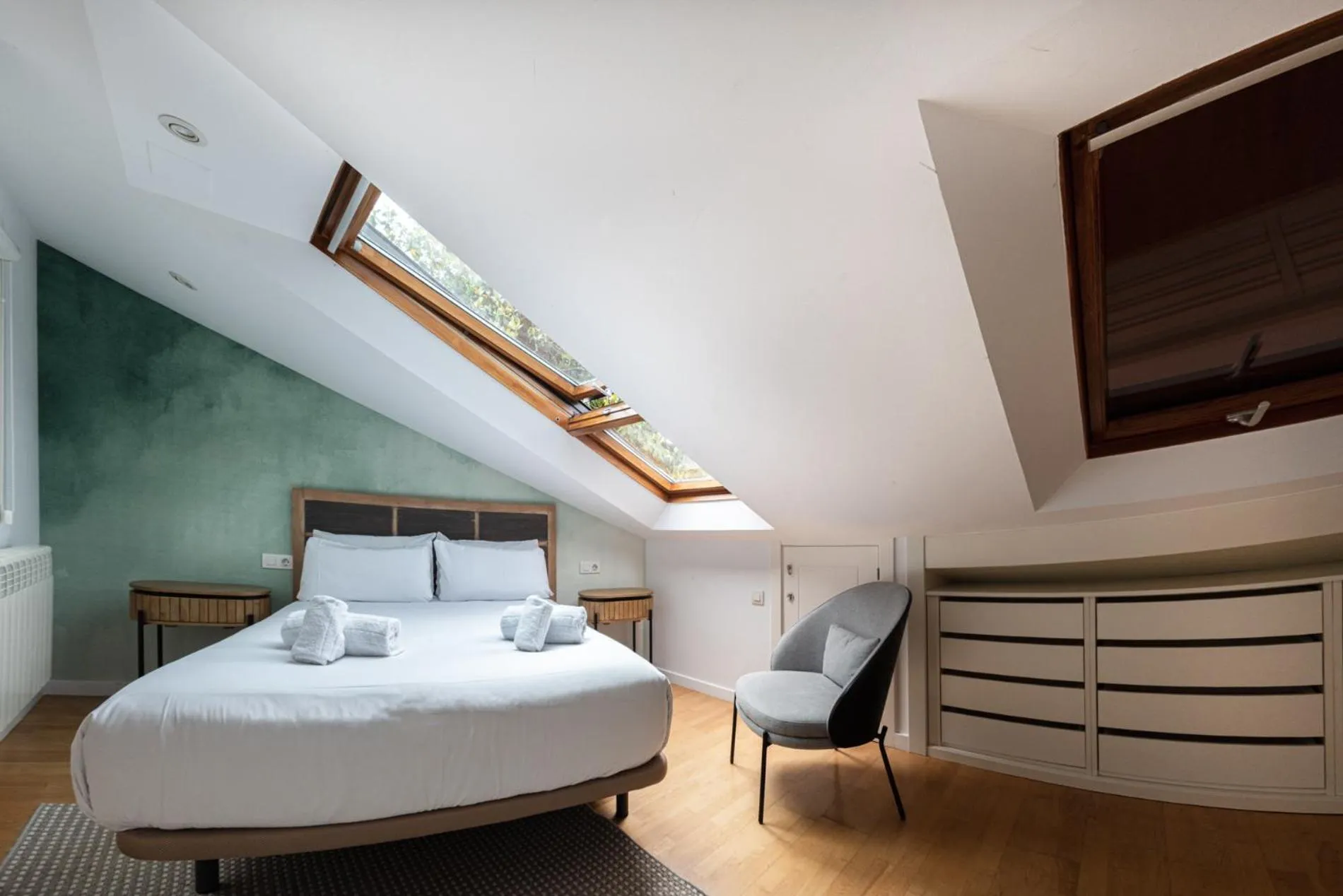 Bed in Catedral Site by Como en Casa