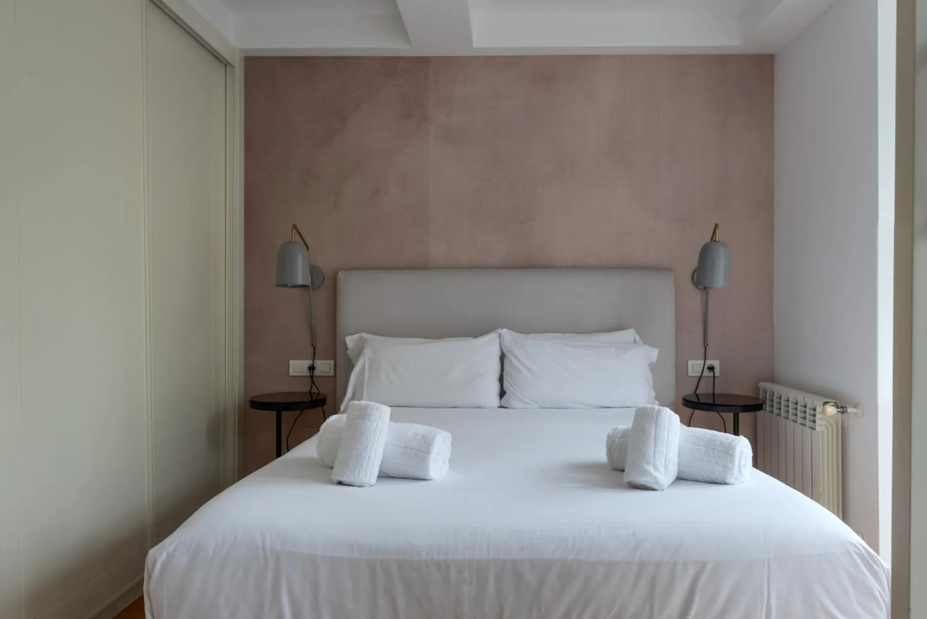Bed in Catedral Site by Como en Casa
