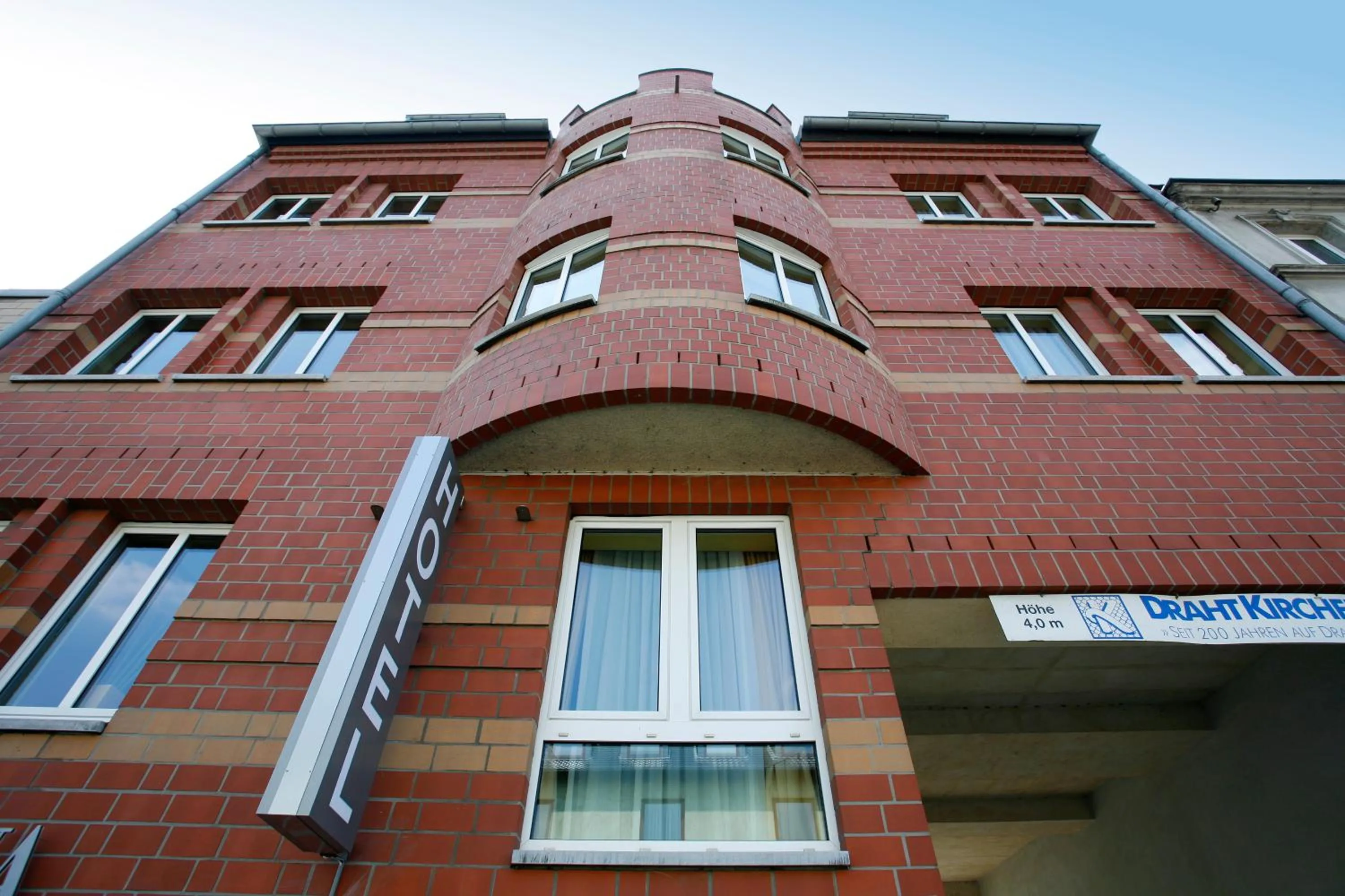 Property building in Hotel Regina - Bed & Breakfast Köln