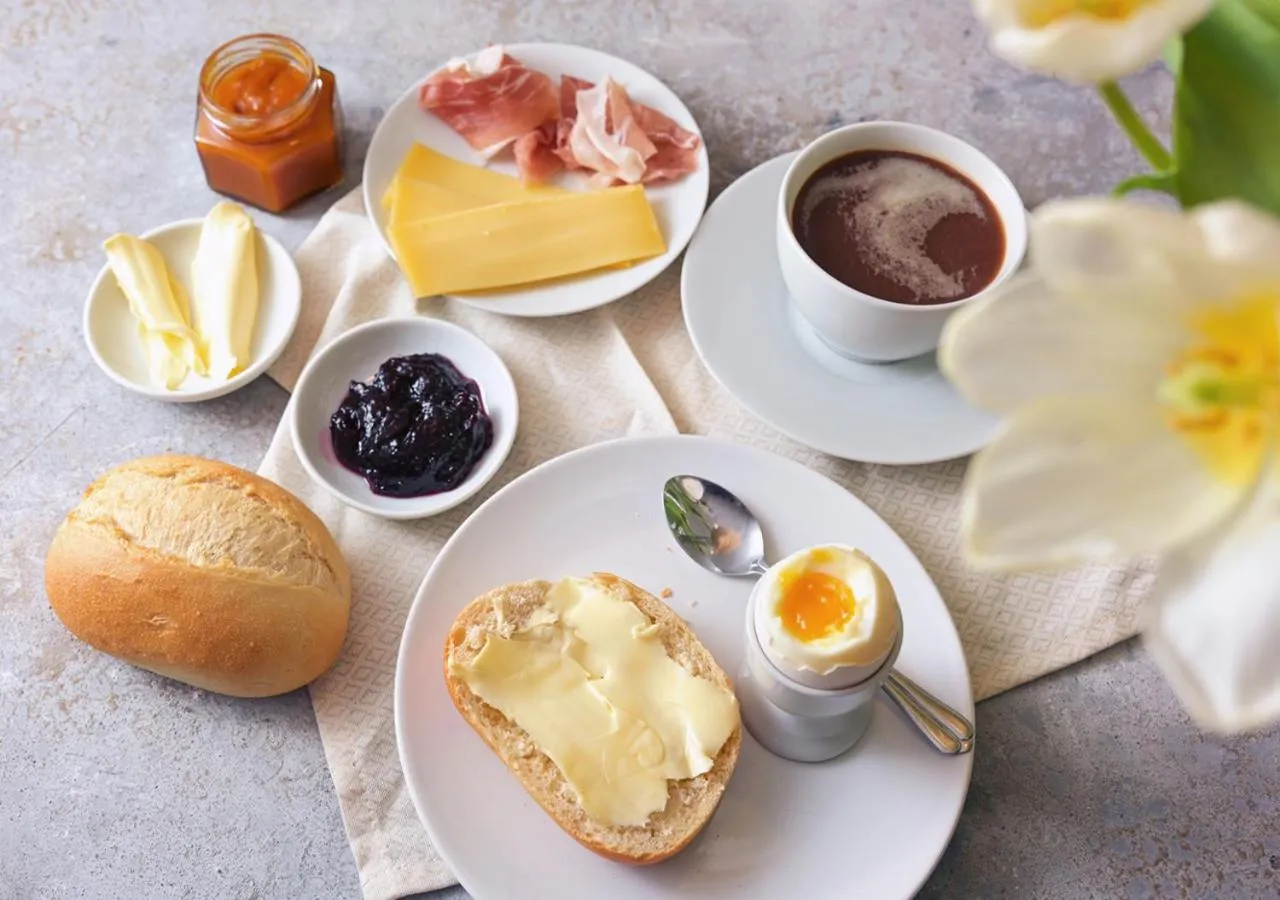Dining area in Hotel Regina - Bed & Breakfast Köln