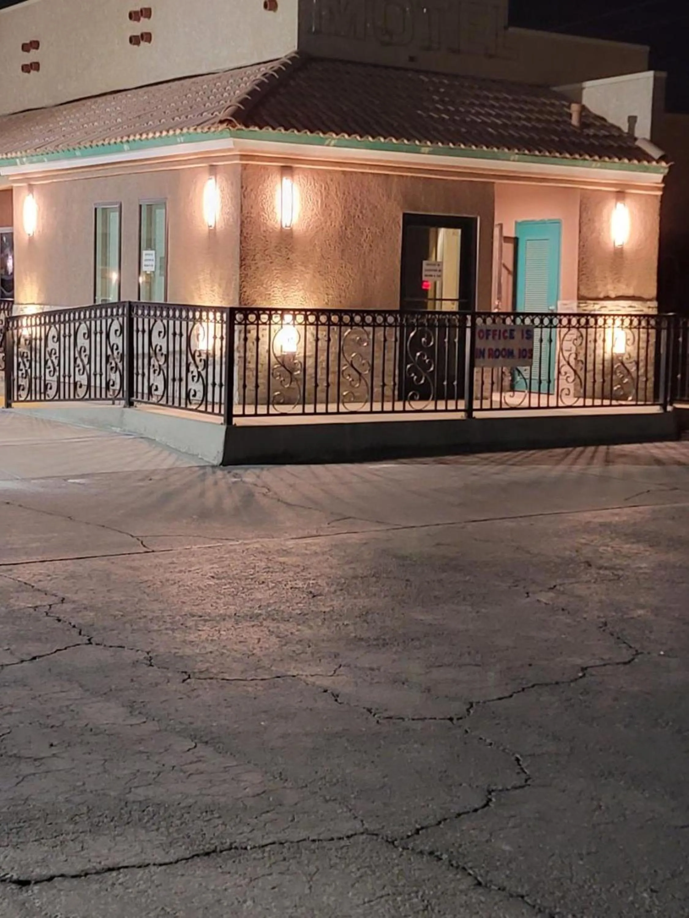 Property building in Magnuson Hotel Blythe