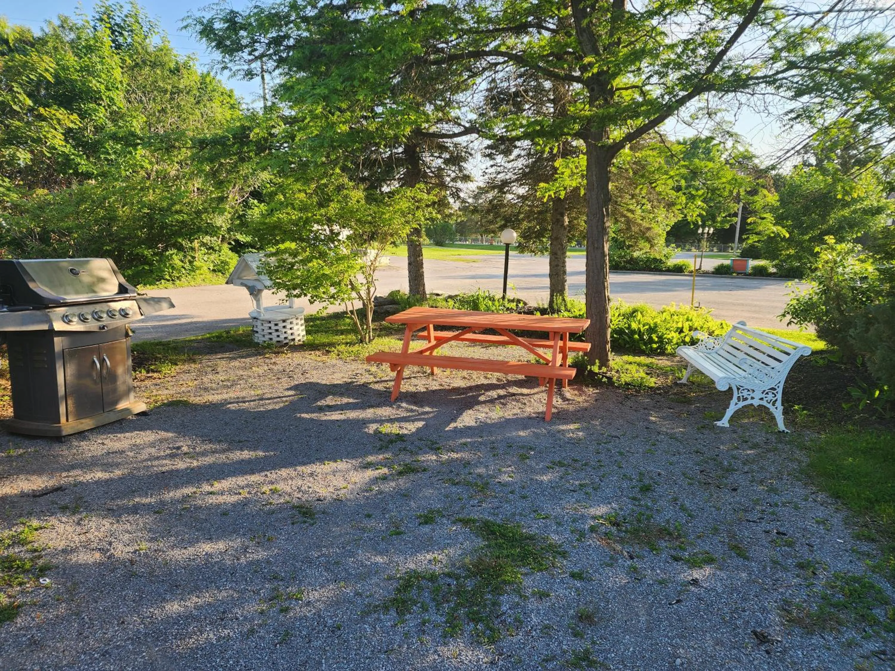 BBQ facilities in Howard Johnson by Wyndham Lindsay