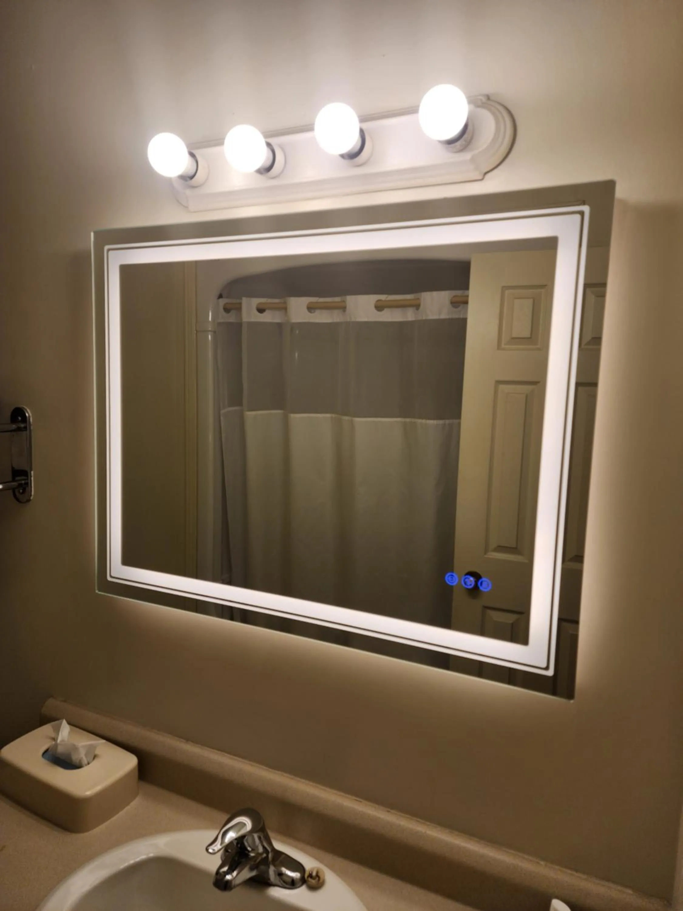 Shower in Howard Johnson by Wyndham Lindsay