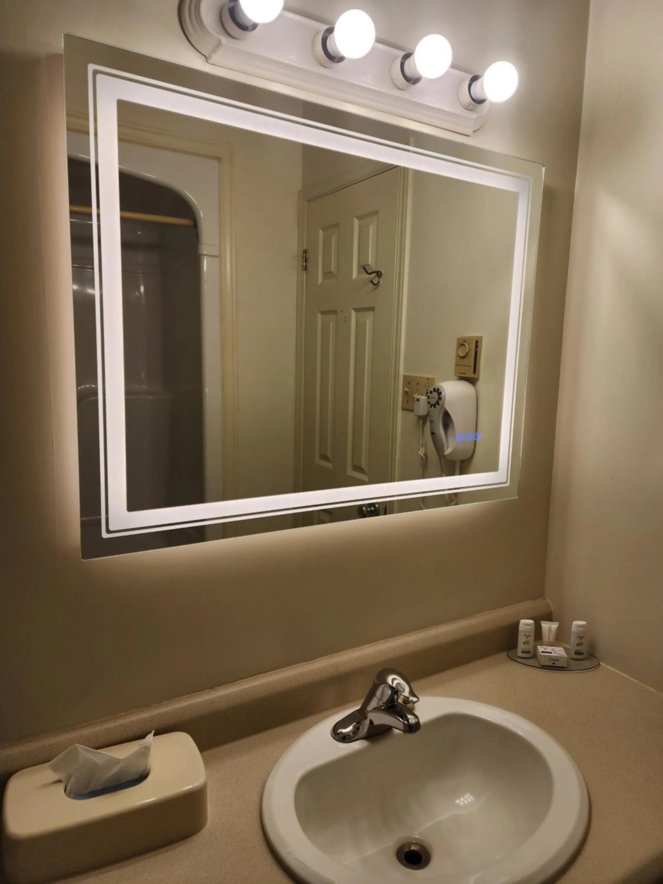 Shower in Howard Johnson by Wyndham Lindsay