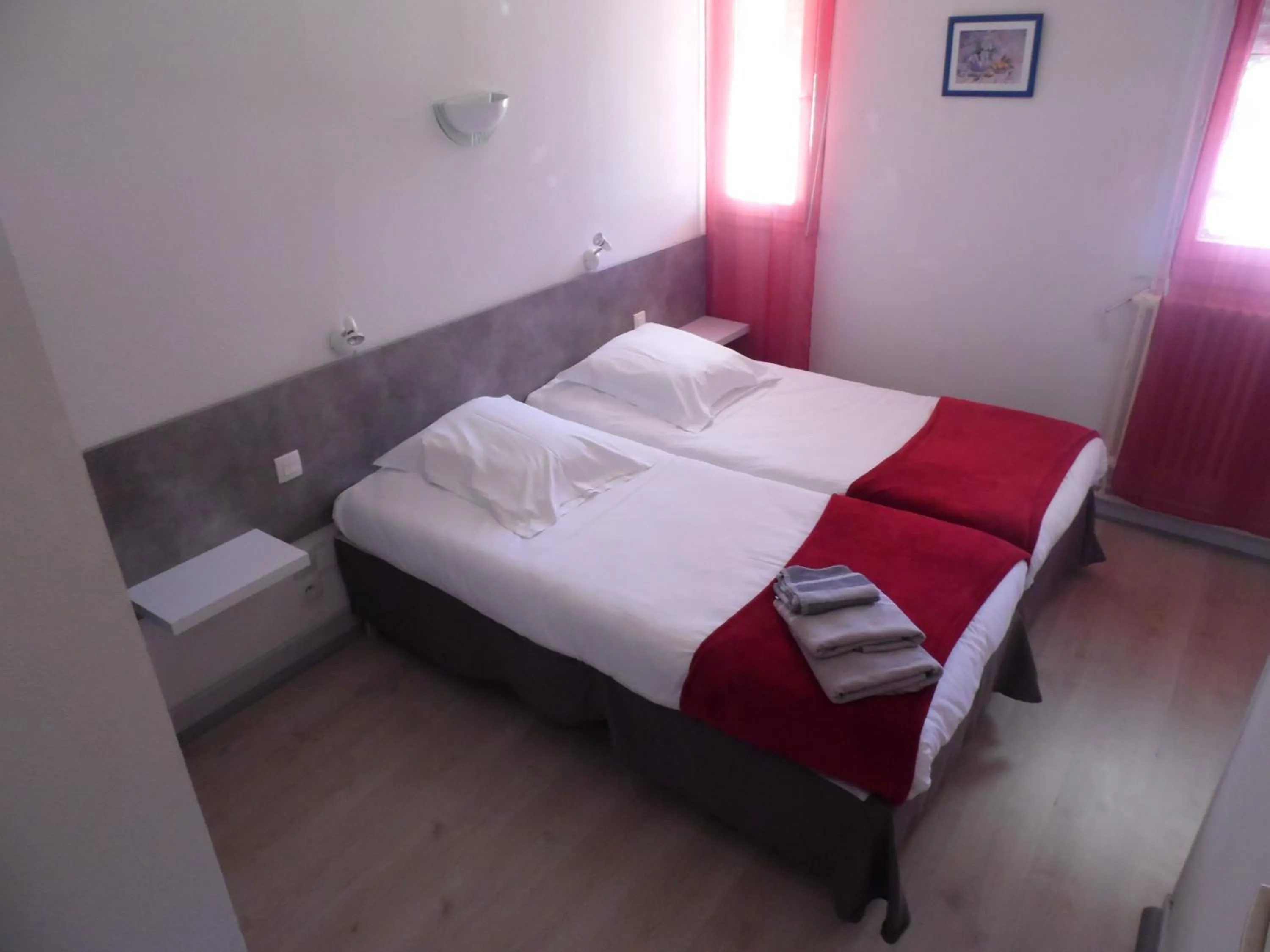 Bedroom, Bed in Auberge de Lamagistere