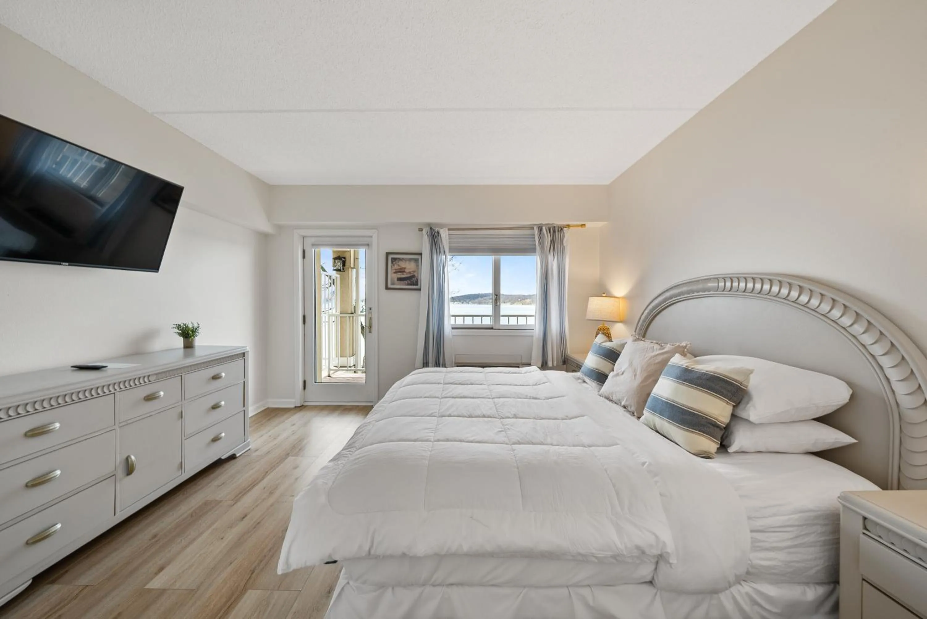 Bedroom, Bed in Bella Vista Suites Lake Geneva