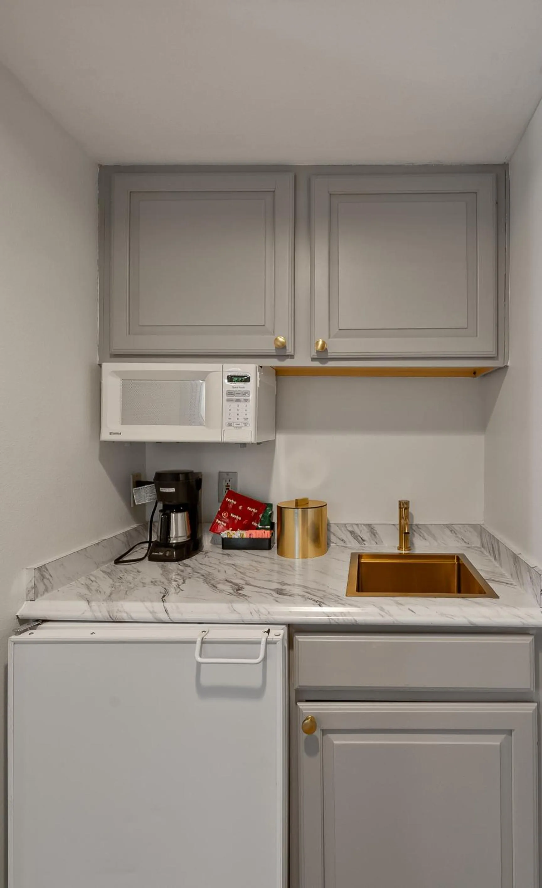 Kitchen or kitchenette in Bella Vista Suites Lake Geneva