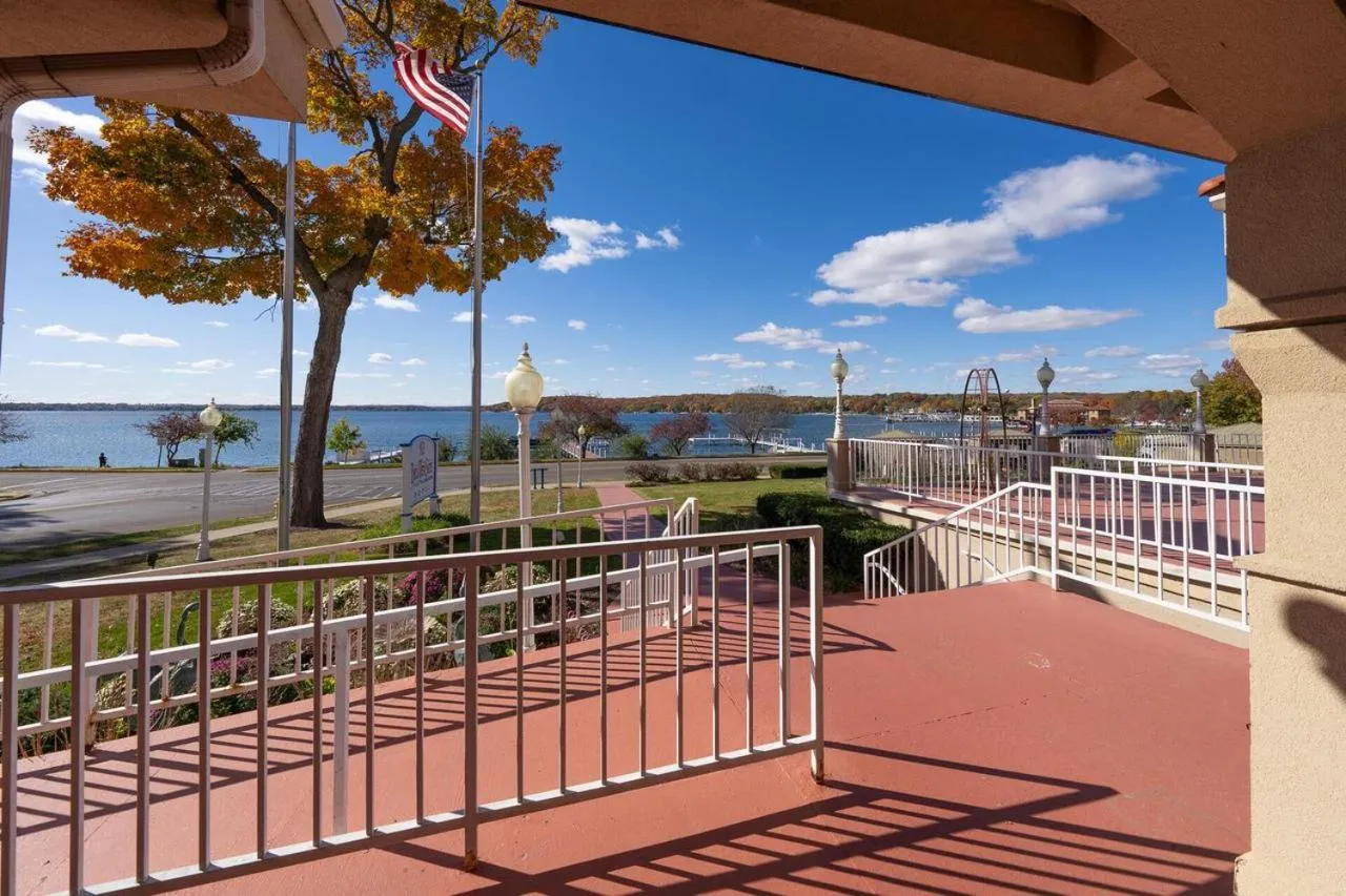 Property building in Bella Vista Suites Lake Geneva