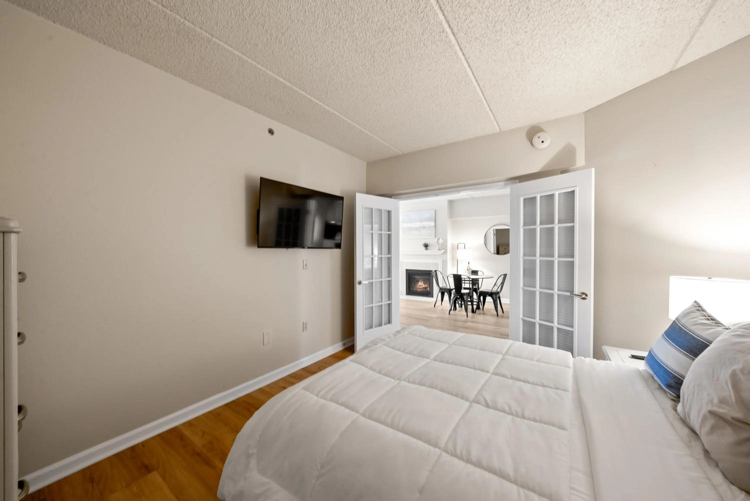 Bedroom, Bed in Bella Vista Suites Lake Geneva