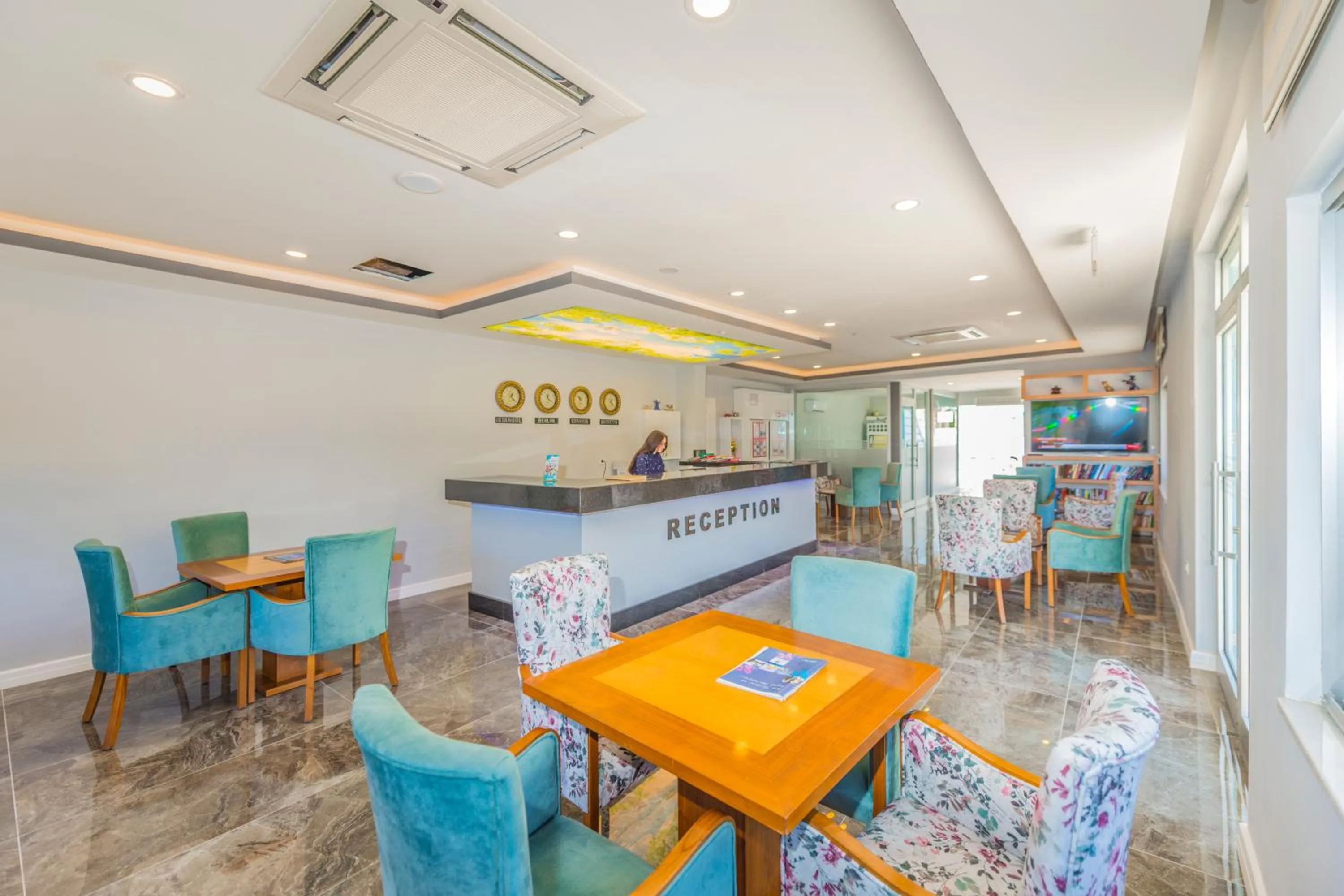 Lobby or reception in Sunberk Hotel