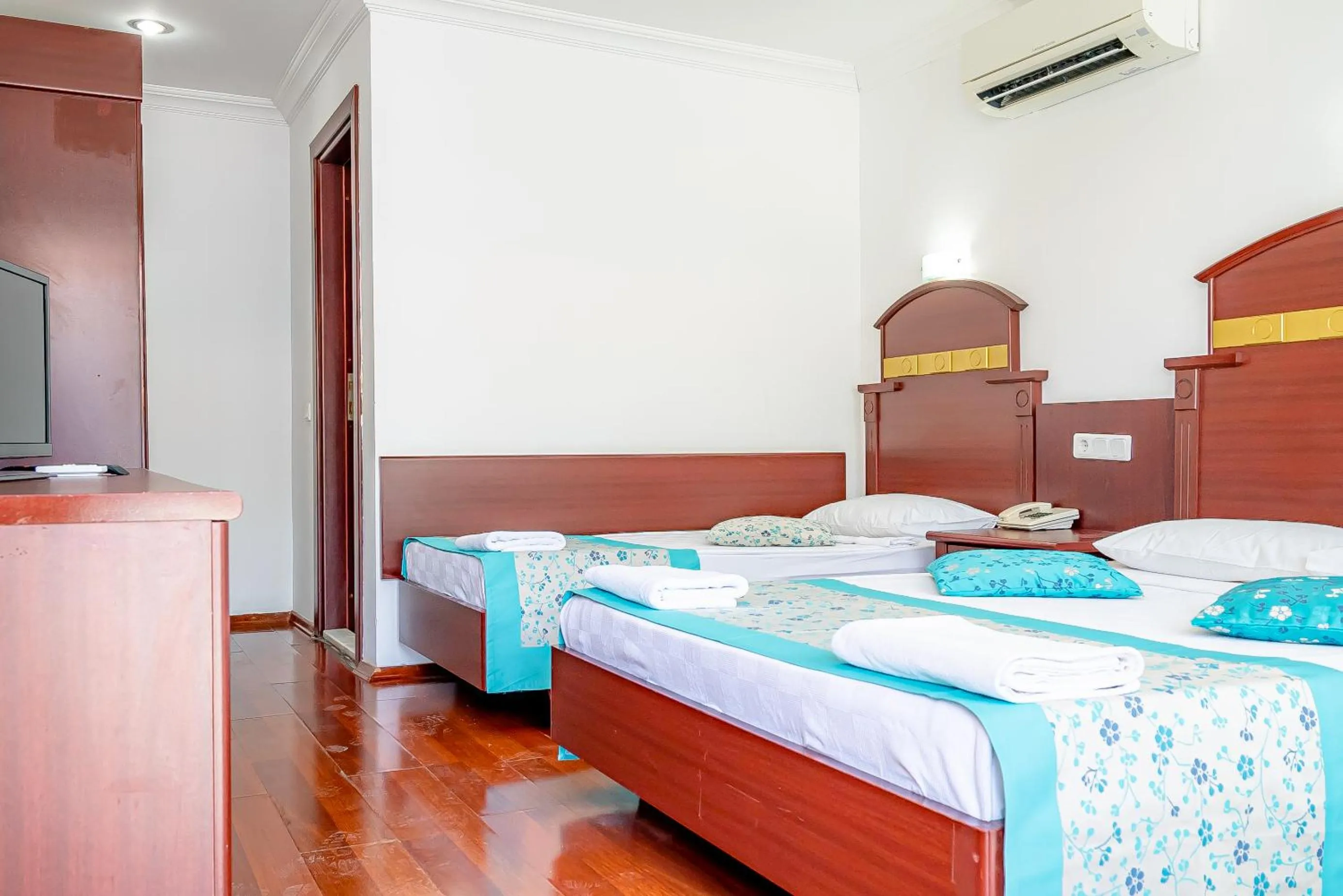 Bedroom, Bed in Sunberk Hotel