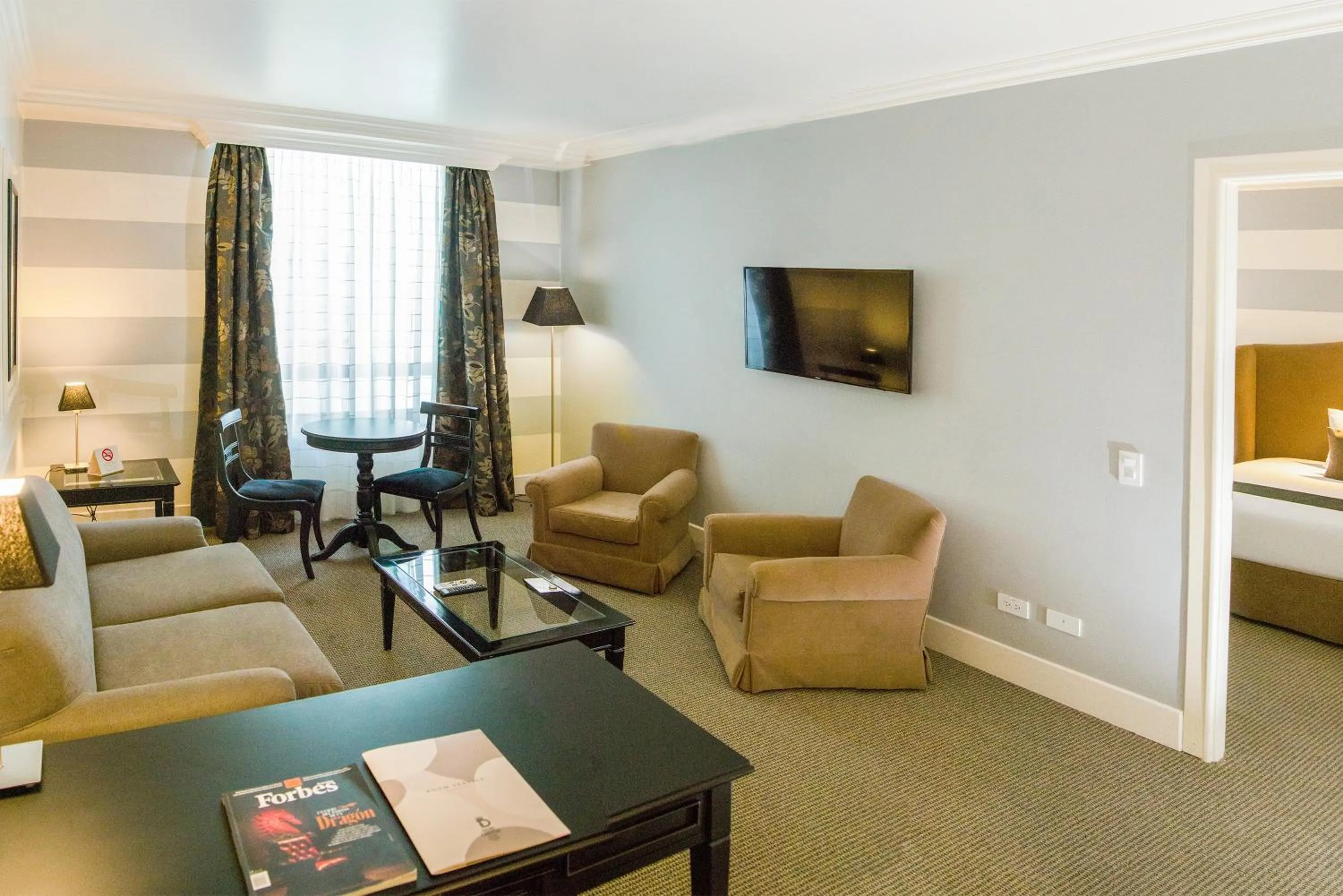 Living room, Bed in Dann Carlton Quito