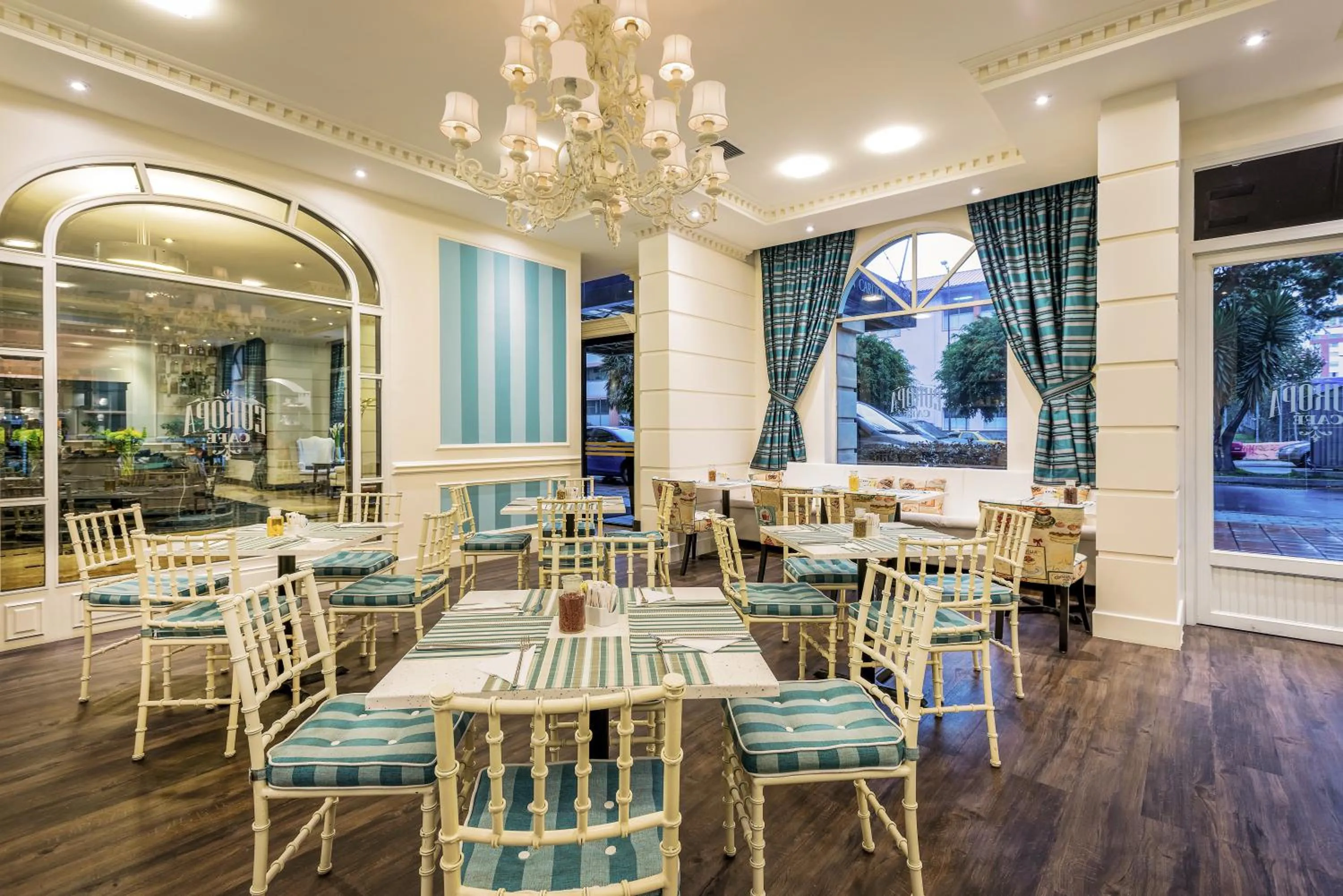 Restaurant/places to eat in Dann Carlton Quito