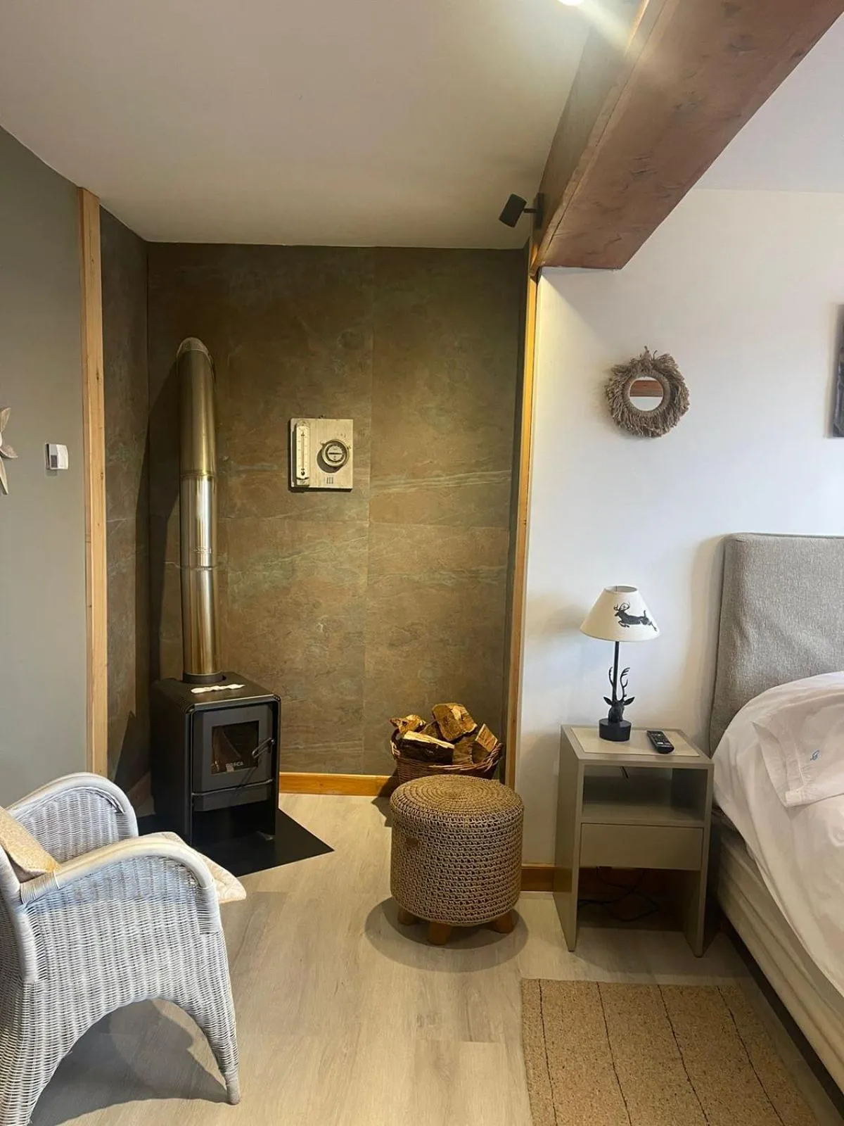 Living room, Bed in Cabañas Puerto Pireo