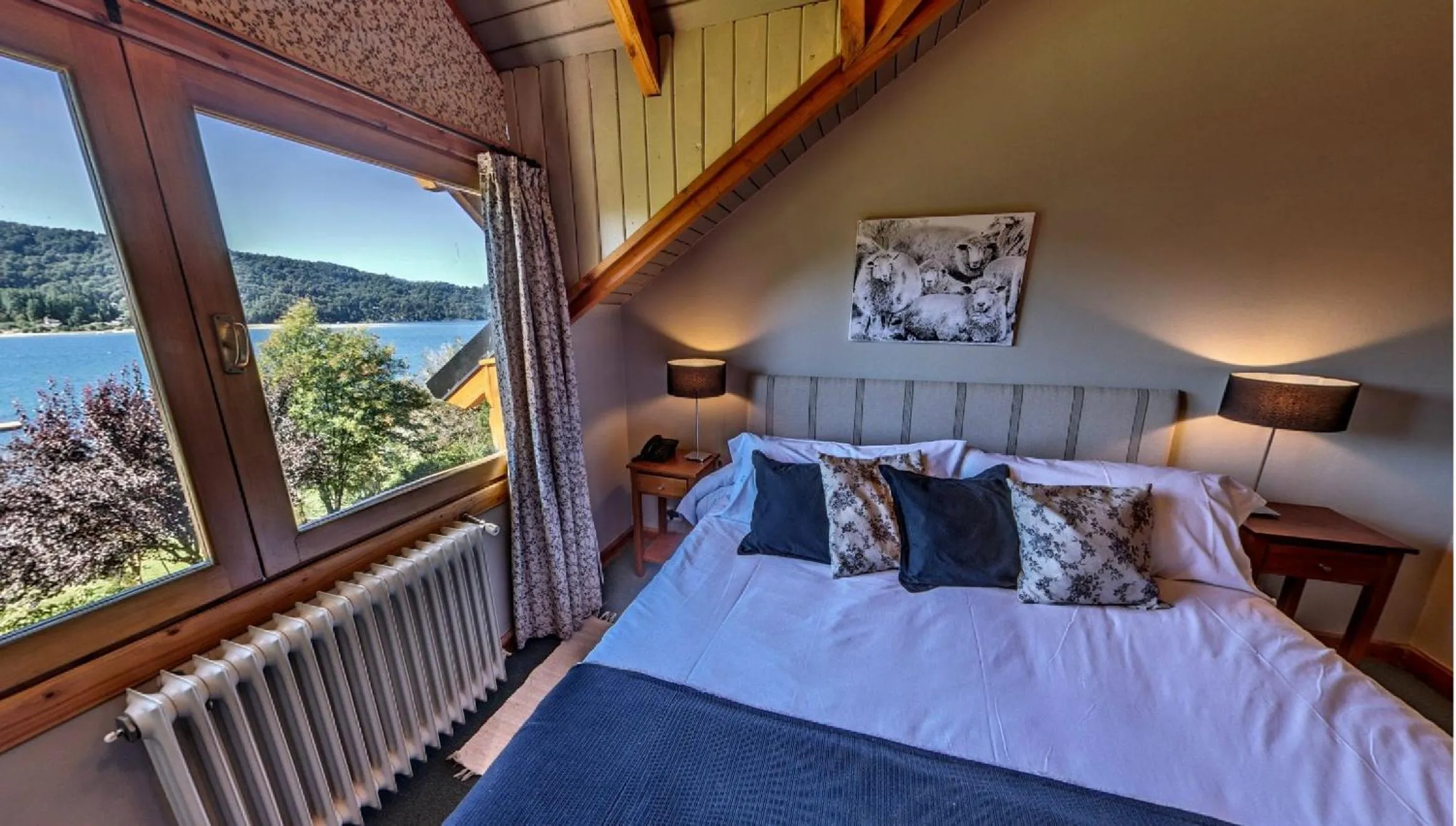 Photo of the whole room, Bed in Cabañas Puerto Pireo