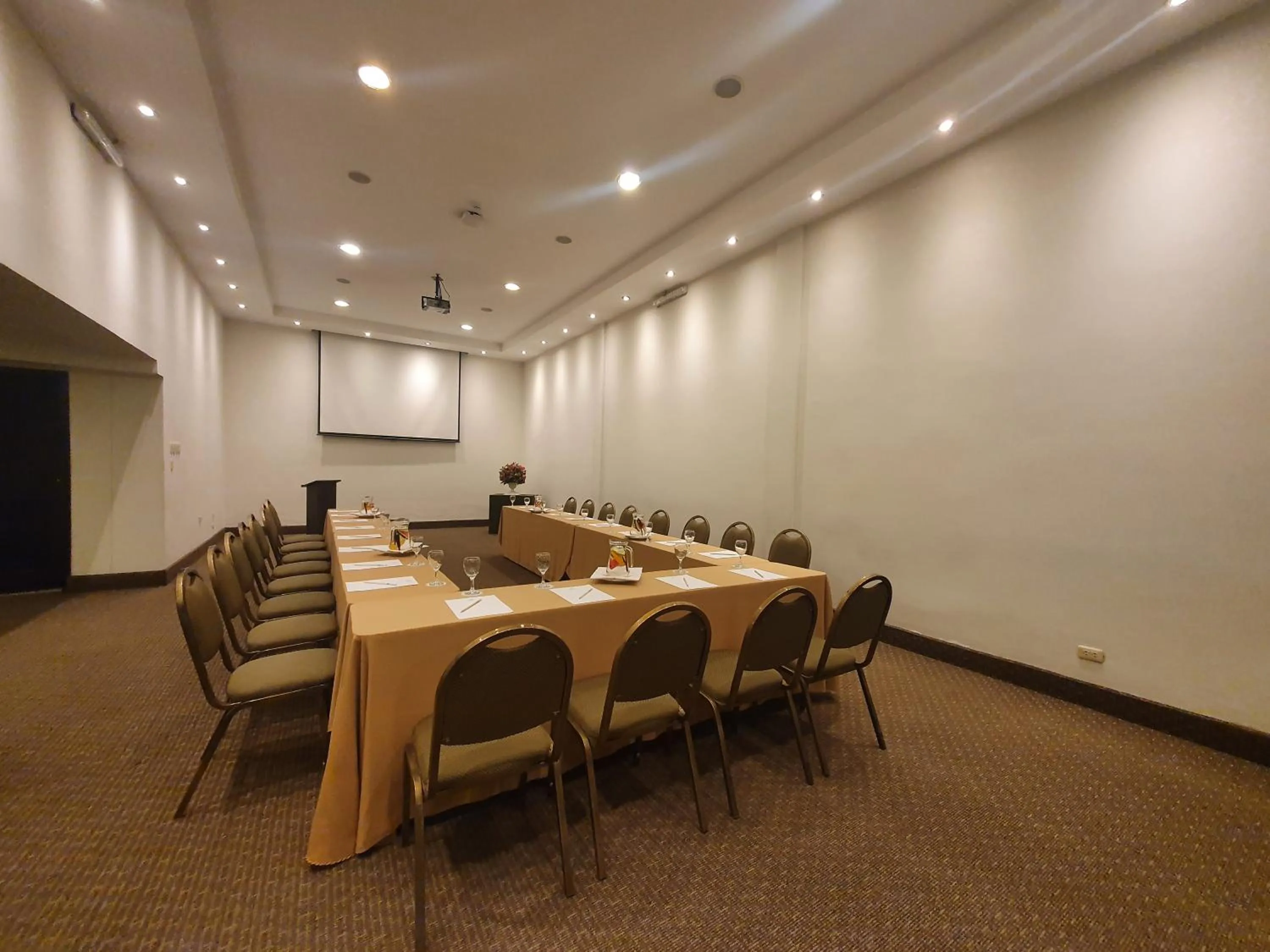Meeting/conference room in LP Los Portales Hotel Cusco