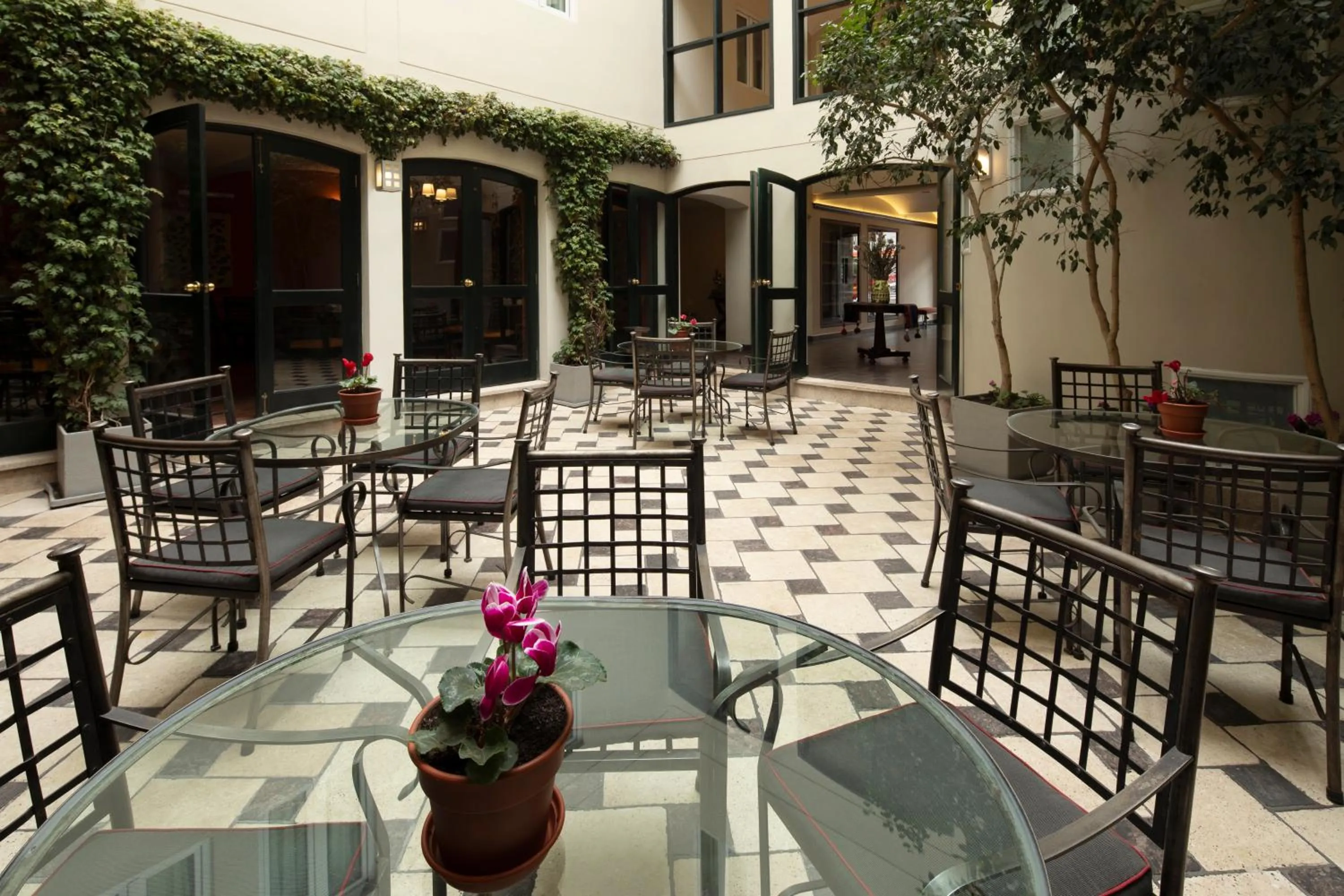 Patio in LP Los Portales Hotel Cusco