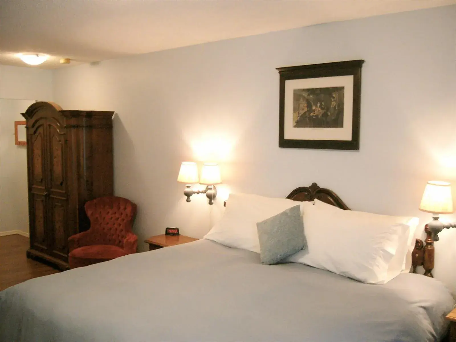 King Room in Heron's Landing Hotel King Room in Heron's Landing Hotel