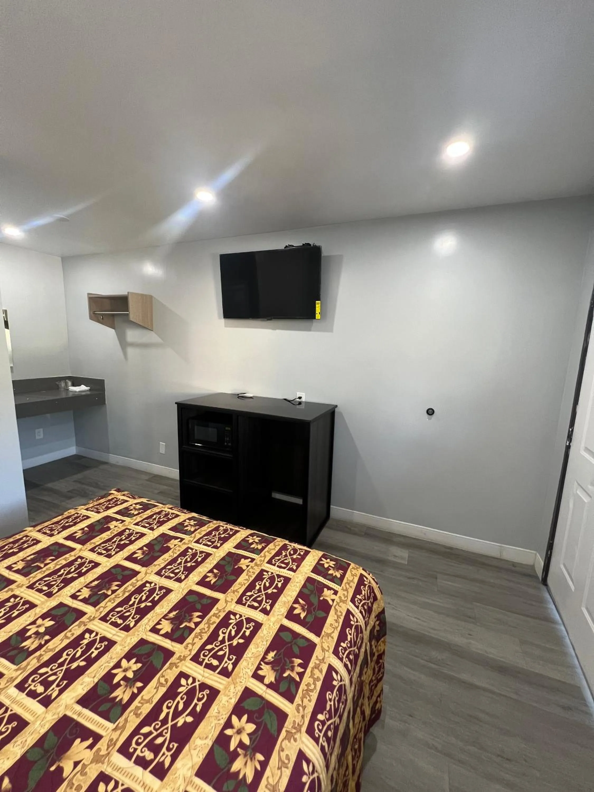 Bed in Eastsider Motel -Downtown LA New Rooms