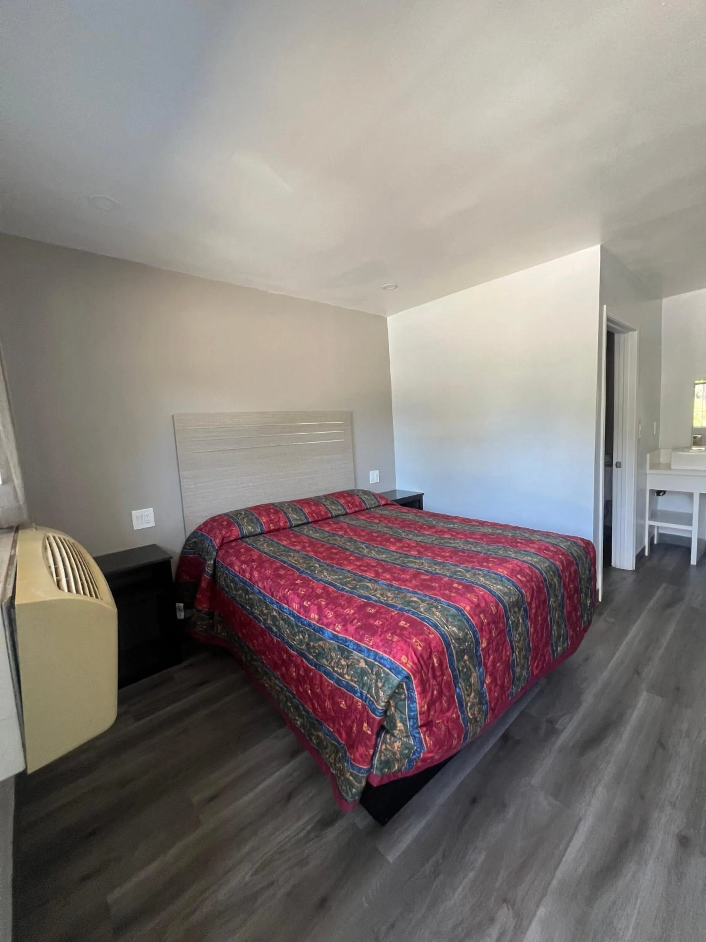 Bed in Eastsider Motel -Downtown LA New Rooms